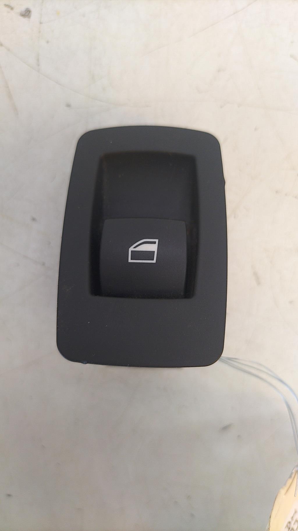 Interruttore lavacristalli posteriore sinistro BMW SERIE 1 E87 PHASE 2 Diésel - 1
