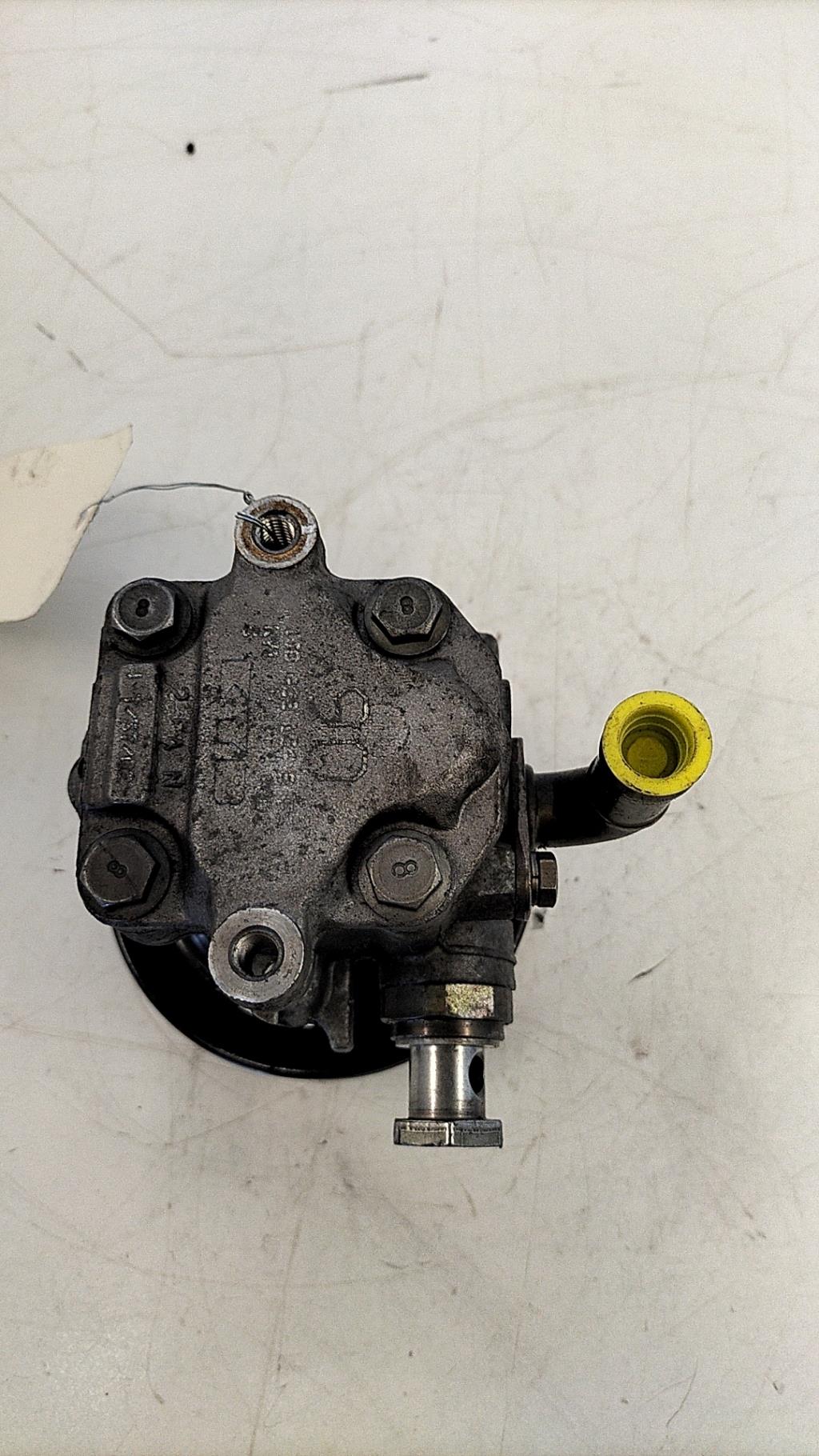 Pompe de direction VOLKSWAGEN GOLF 4 Essence - 1