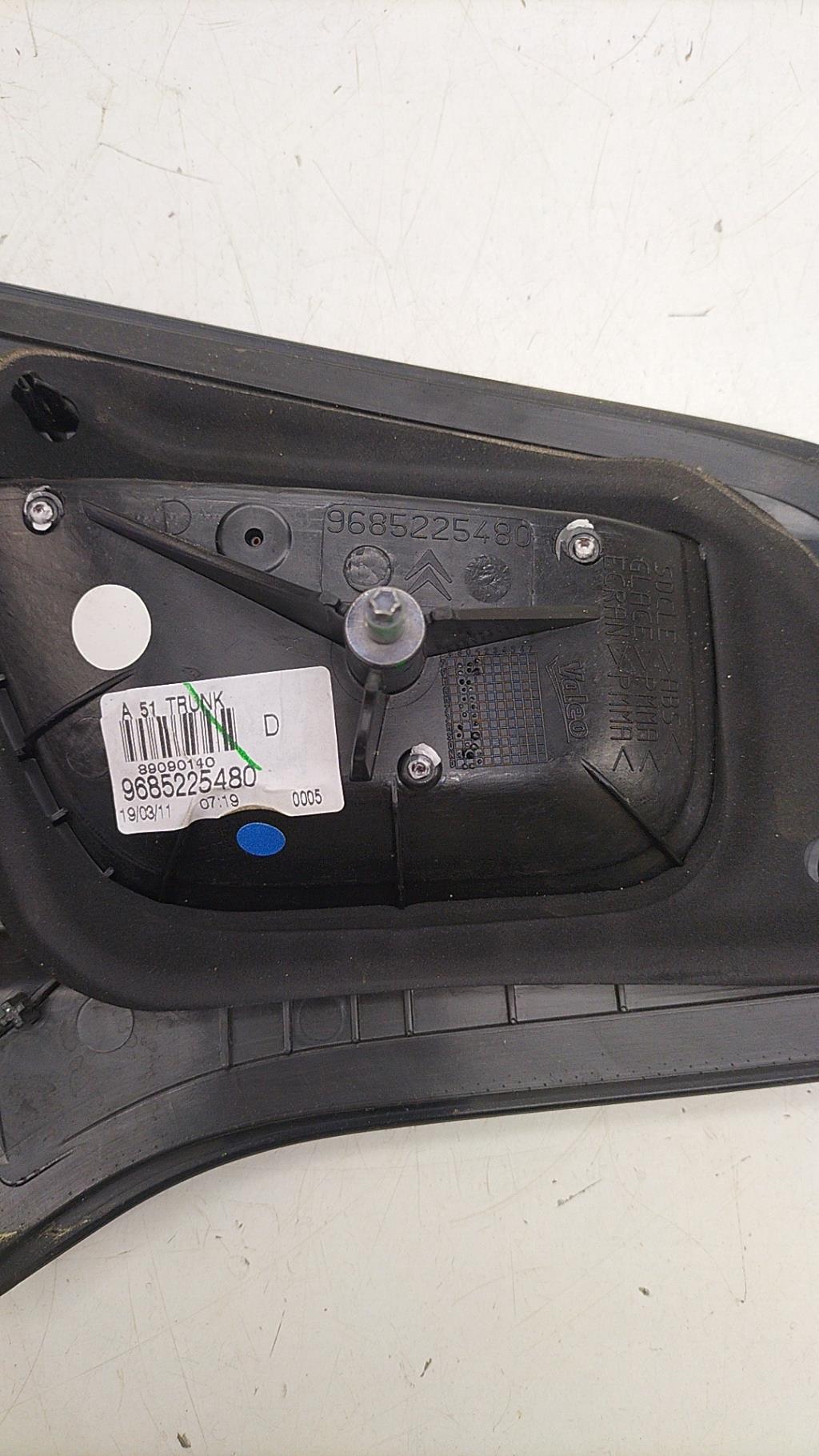 Feu arriere secondaire droit (feux) CITROEN C3 2 PHASE 1 Essence - 1