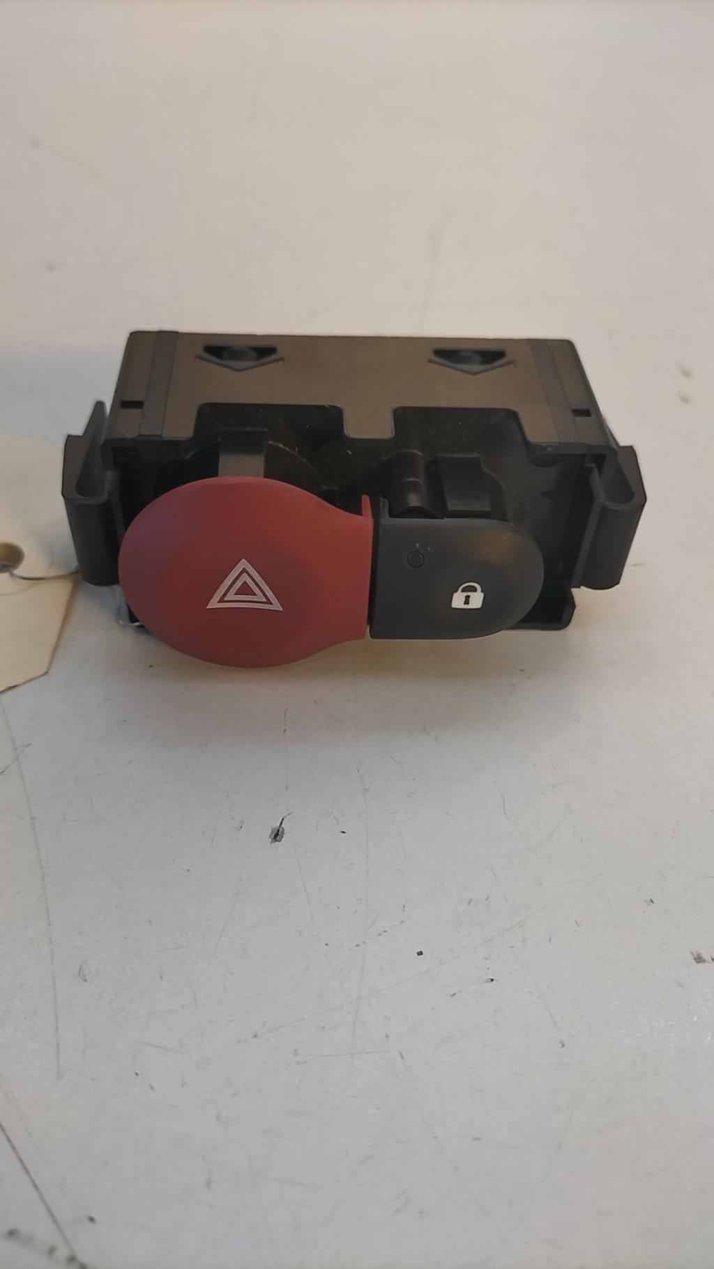 Bouton de warning RENAULT TWINGO 3 PHASE 1 Essence - 1