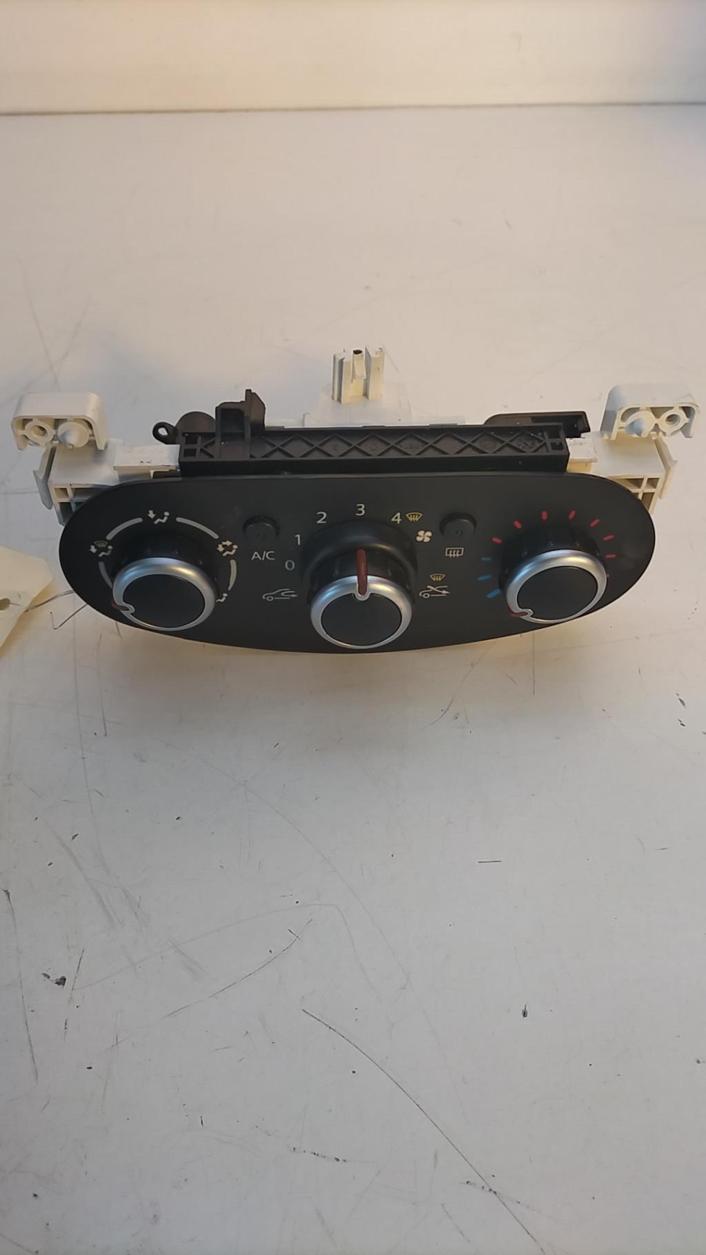 Commande chauffage RENAULT TWINGO 3 PHASE 1 Essence - 1