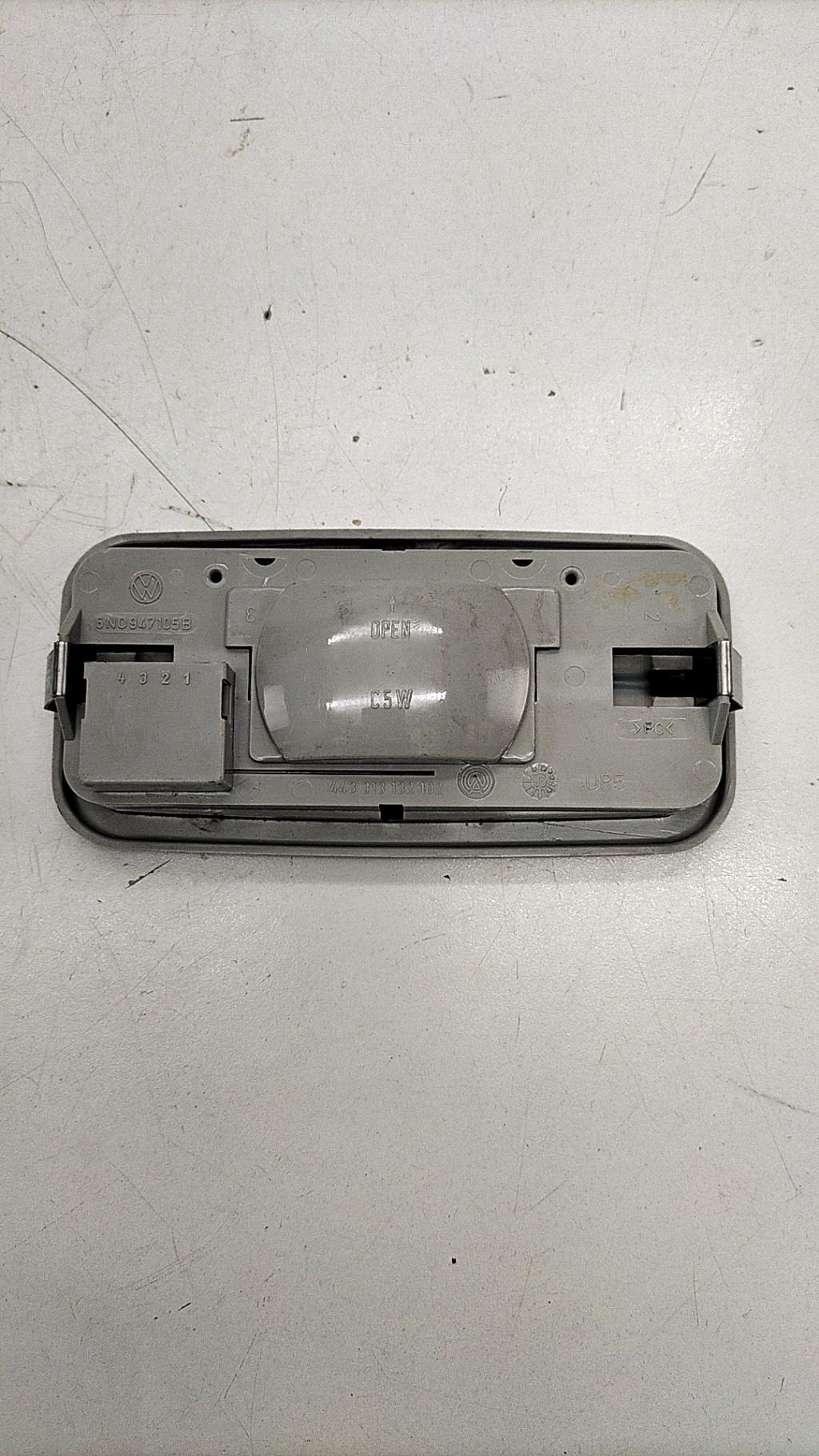 Eclairage de plafonnier VOLKSWAGEN POLO 3 PHASE 1 Essence - 1