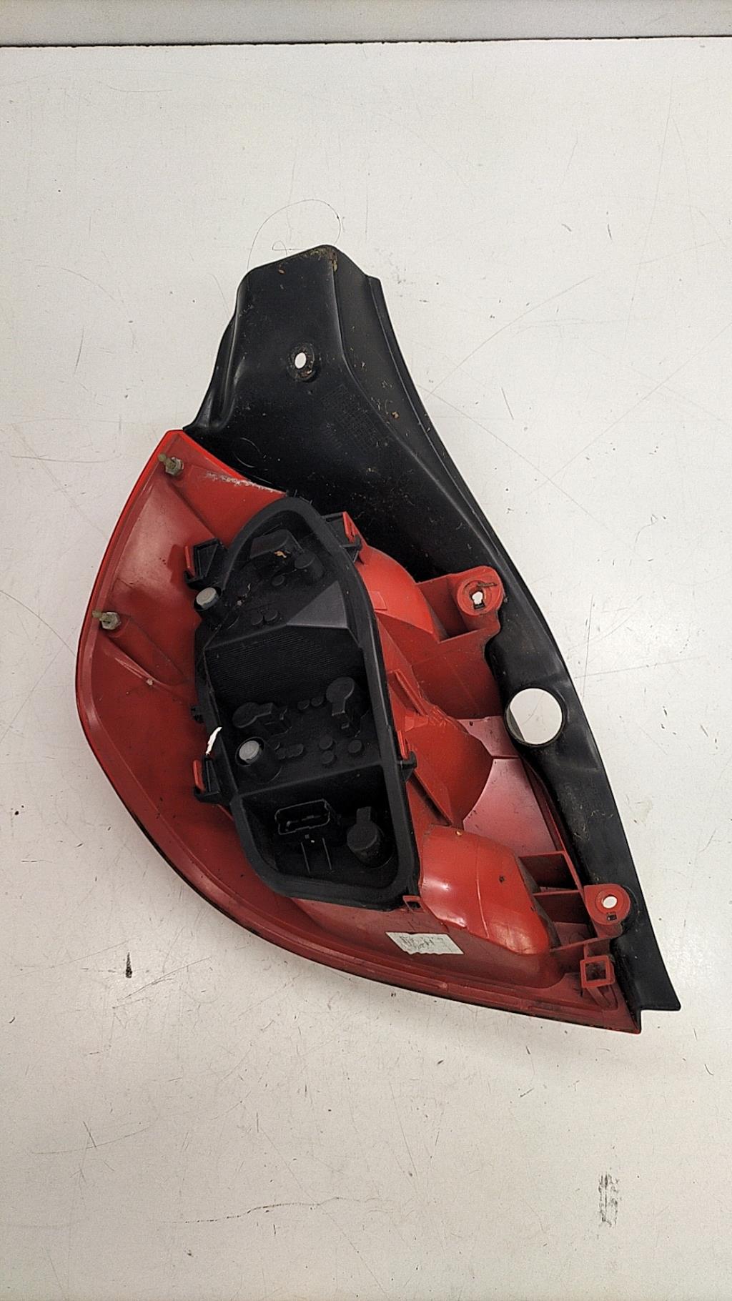 Fanale posteriore principale destro (luci) RENAULT CLIO 3 PHASE 1 Diésel - 1