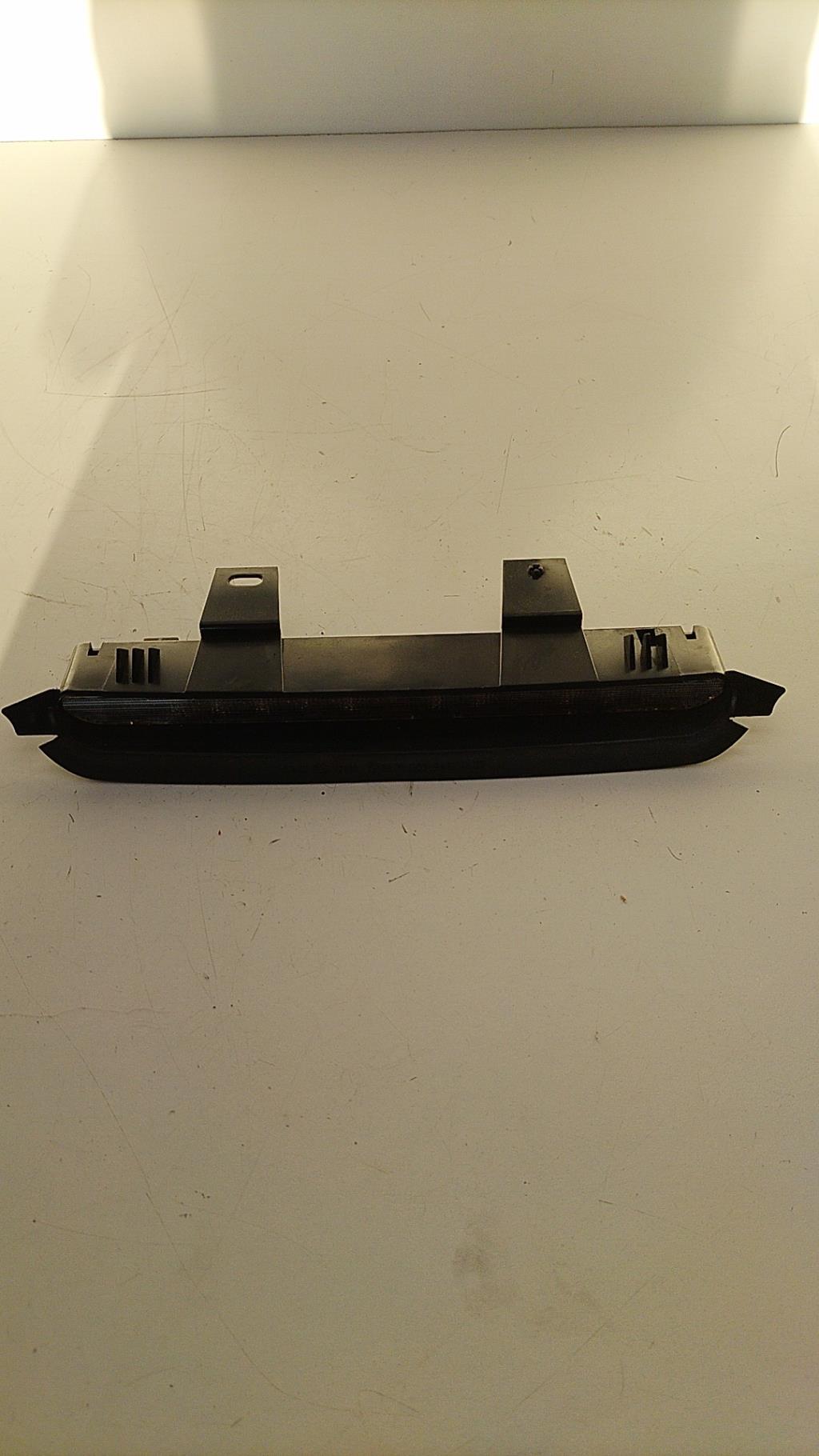 Feu arriere stop central VOLVO V 50 PHASE 1 BREAK Diesel - 1
