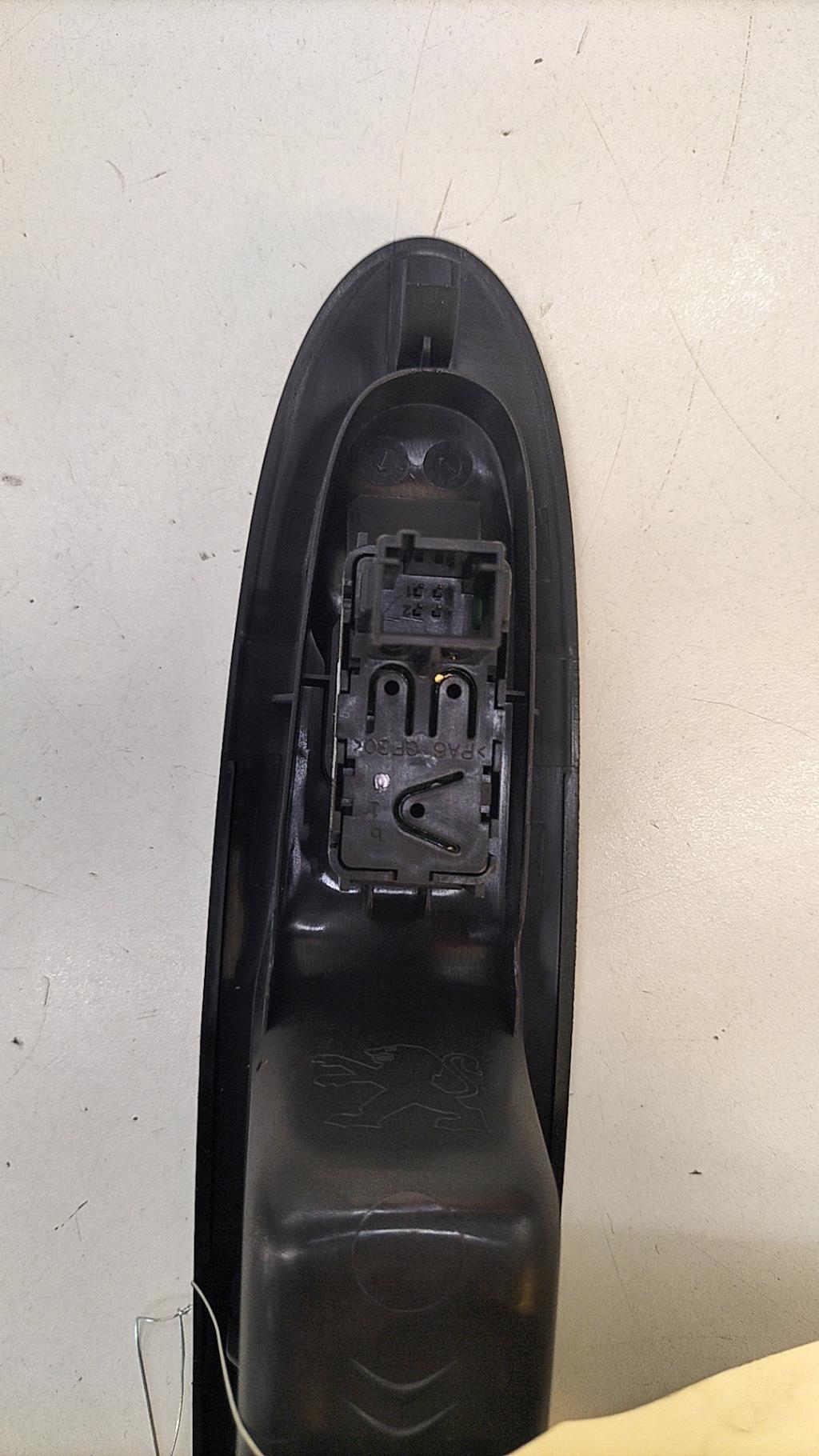 Interruttore lavacristalli posteriore destro CITROEN C4 2 PHASE 1 Diésel - 1
