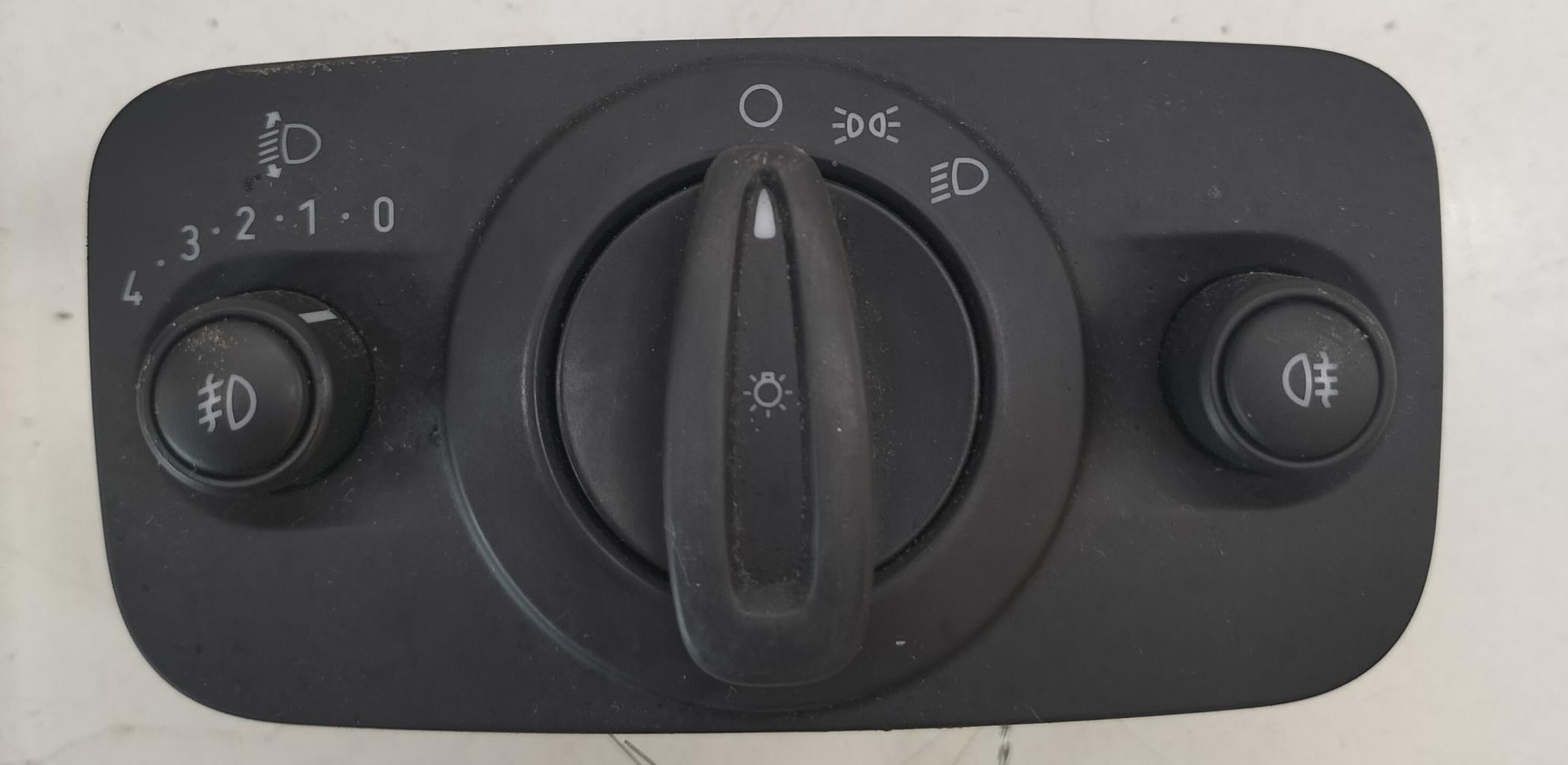 Commande de phare FORD FIESTA 6 PHASE 1 Essence - 1