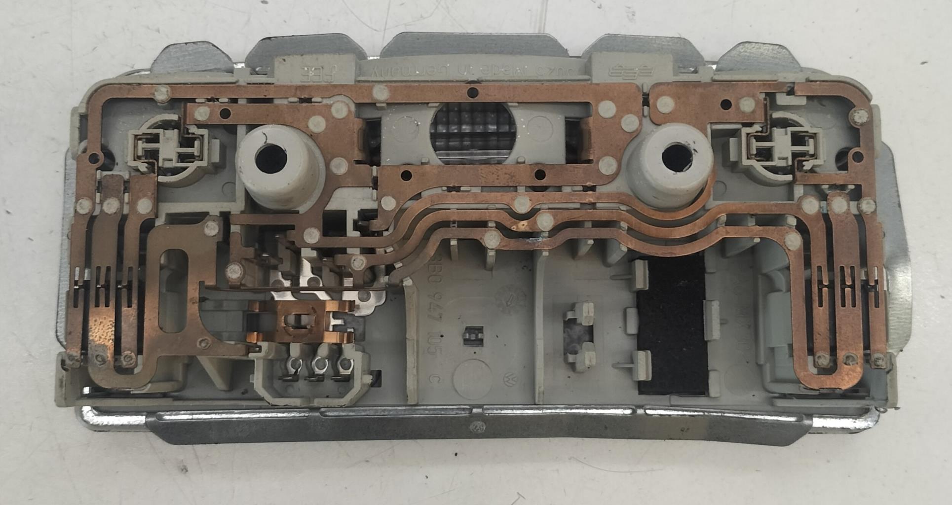 Eclairage de plafonnier SKODA OCTAVIA 1 PHASE 2 BREAK Diesel - 1
