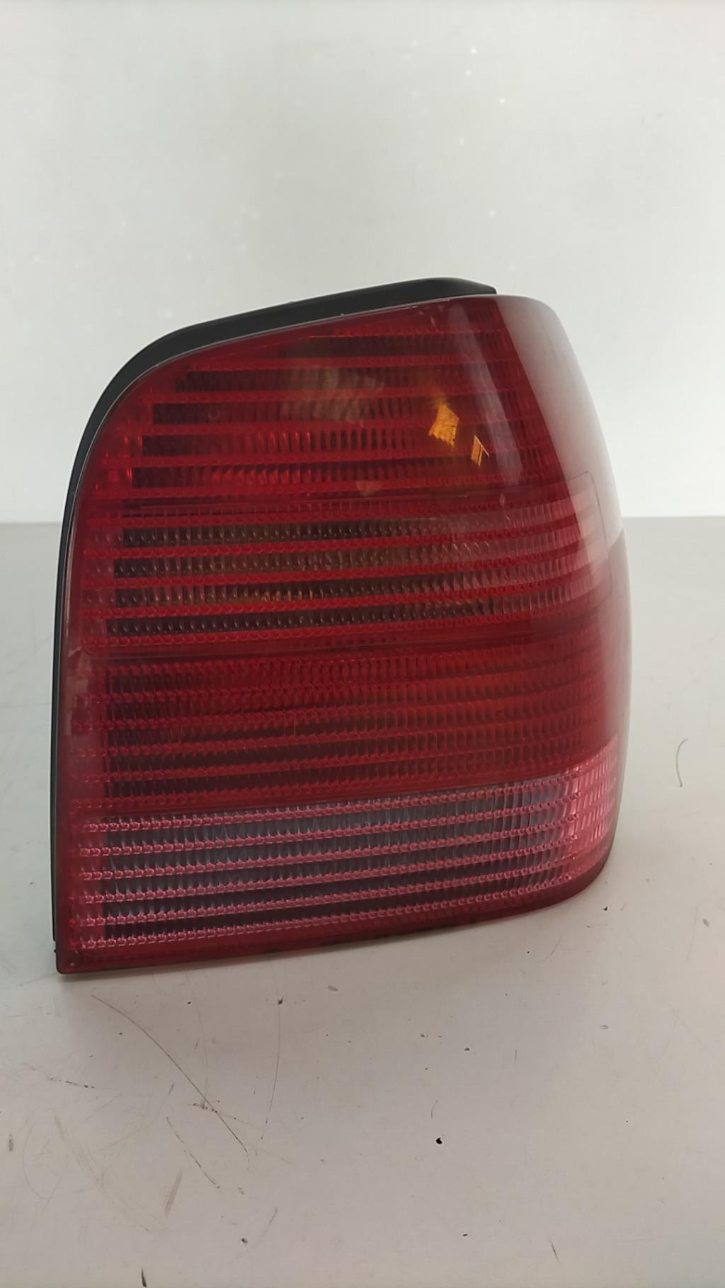 Fanale posteriore principale destro (luci) VOLKSWAGEN POLO 3 PHASE 2 Gasolina - 1
