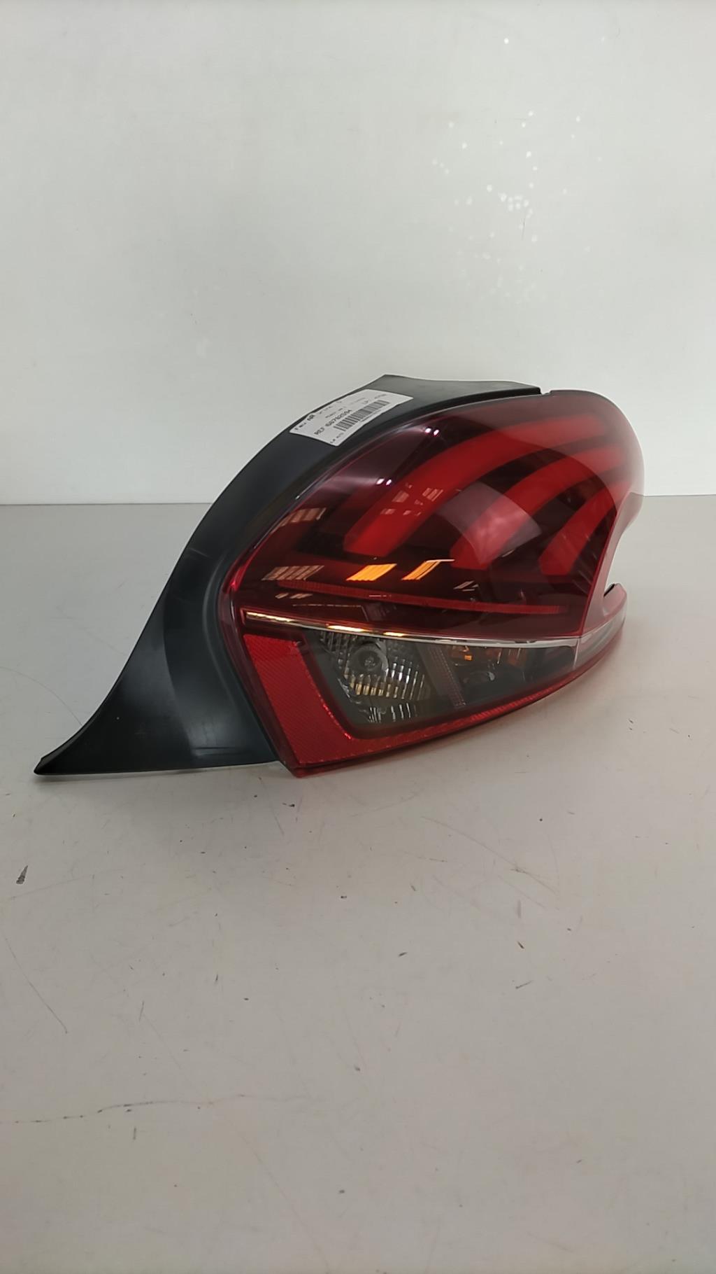 Fanale posteriore principale destro (luci) PEUGEOT 208 2 Gasolina - 1