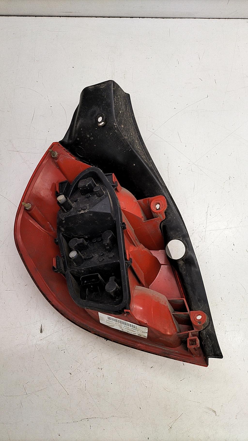 Fanale posteriore principale destro (luci) RENAULT CLIO 3 PHASE 1 Diésel - 1