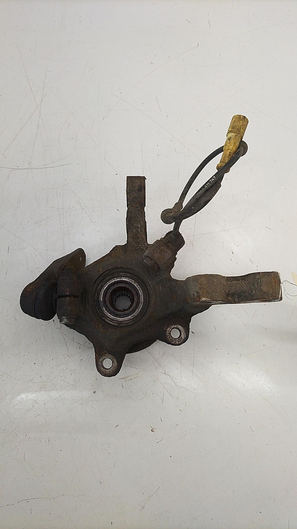 Fusee avant gauche RENAULT CLIO 2 PHASE 2 Essence - 1