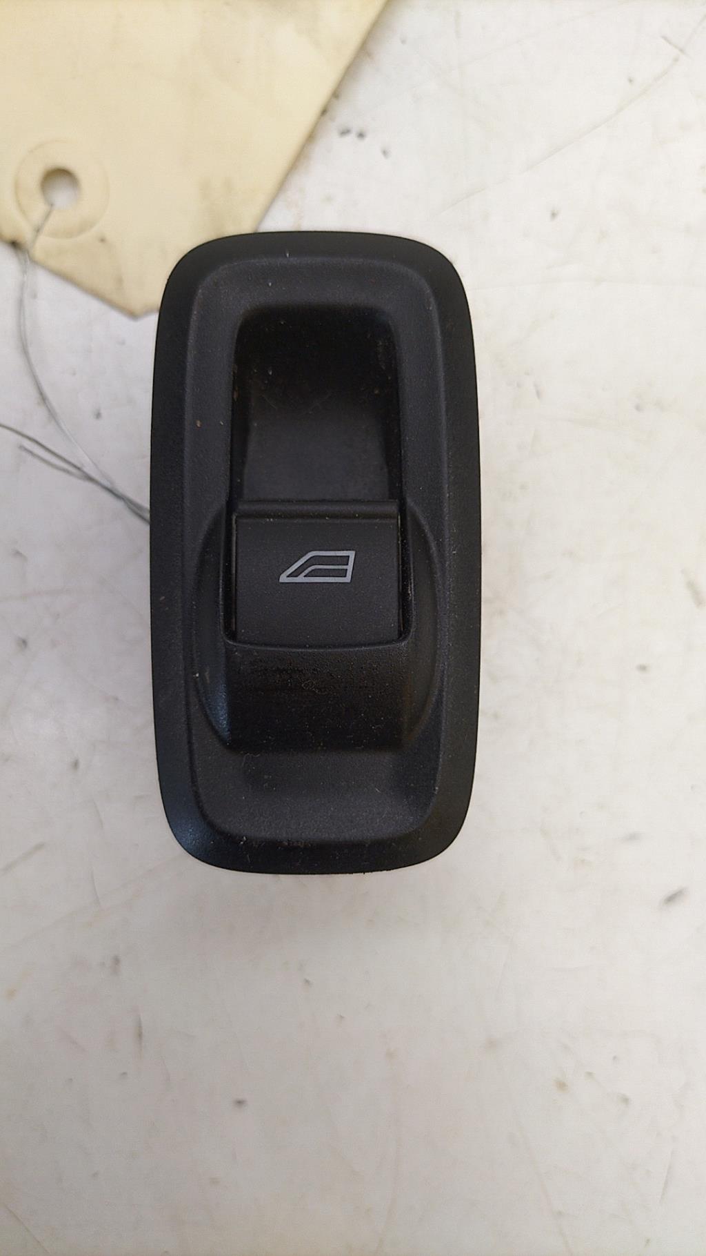 Interruttore lavacristalli anteriore destro FORD FIESTA 6 PHASE 1 Diésel - 1