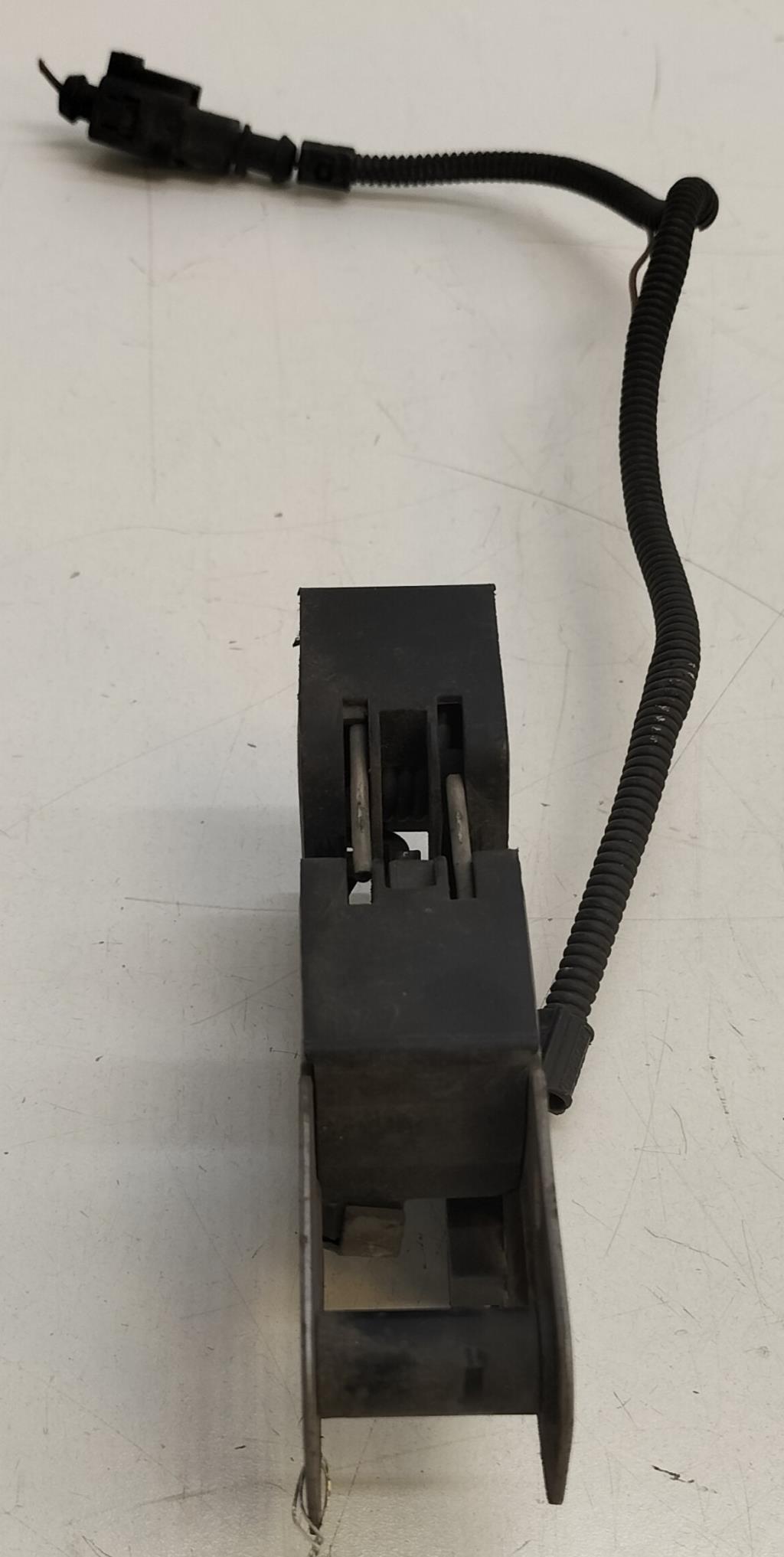 Serrure de capot VOLKSWAGEN GOLF 5 Diesel - 1