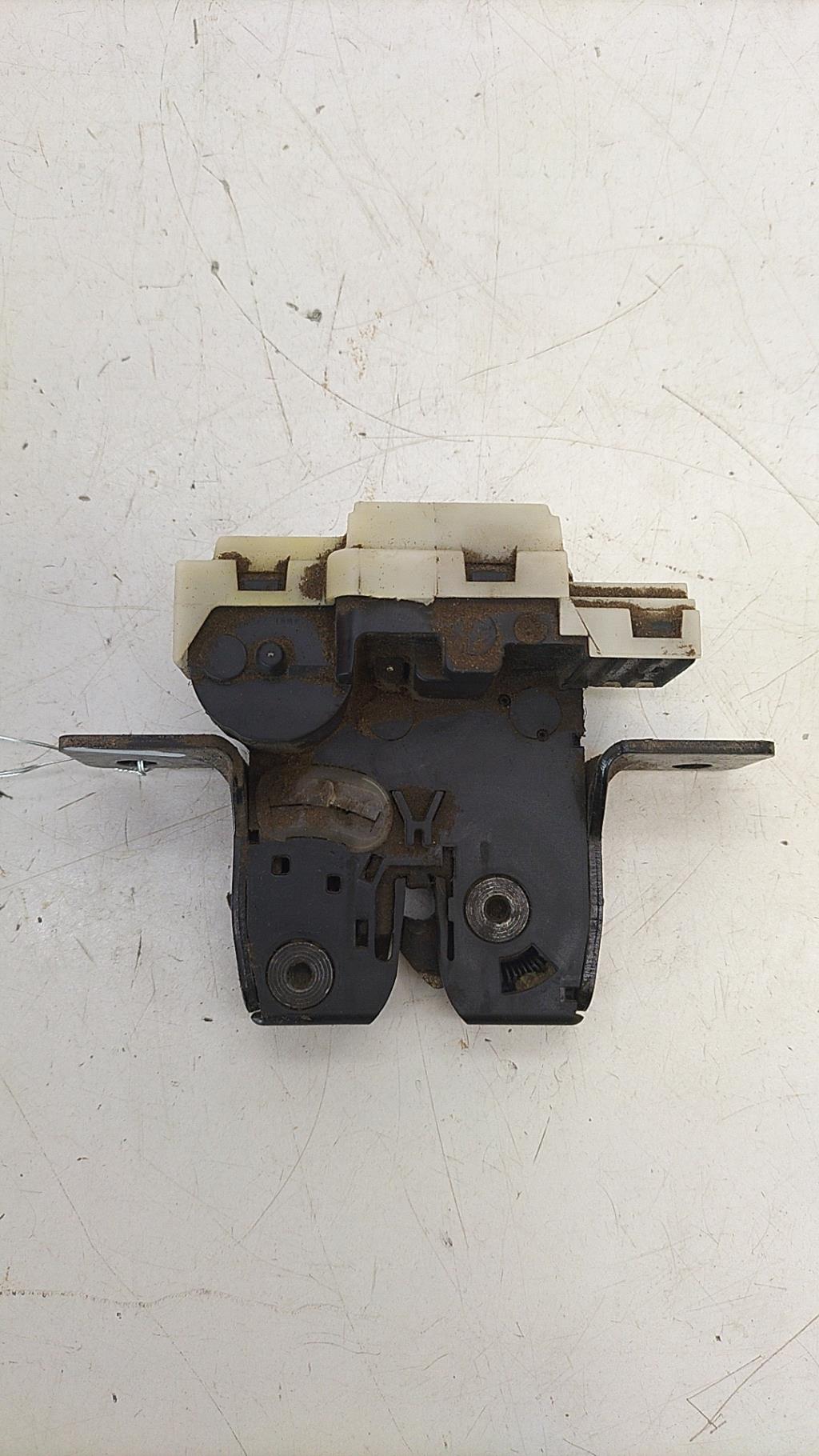 Serrure de hayon RENAULT SCENIC 2 PHASE 2 Diesel - 1