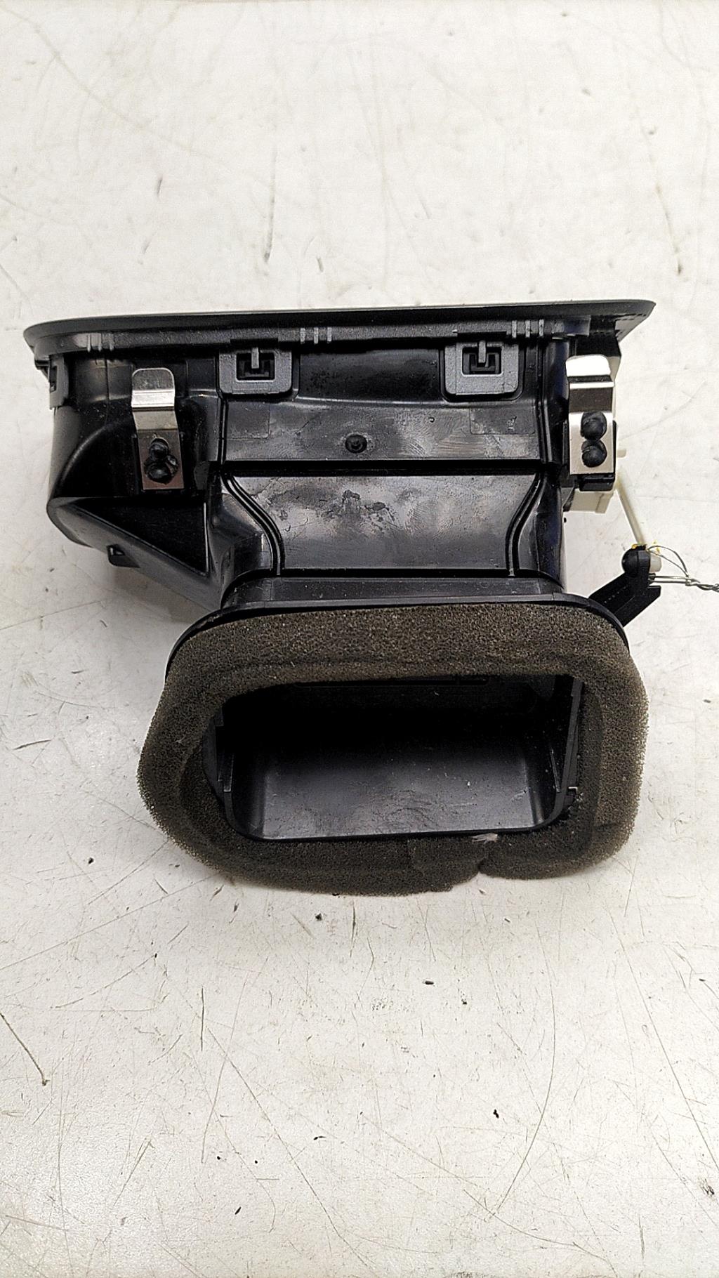 Bocchetta aerazione cruscotto anteriore destra VOLKSWAGEN POLO 5 PHASE 2 Diésel - 1