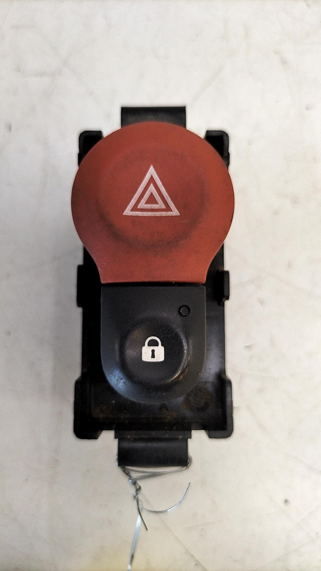 Bouton de warning RENAULT KANGOO 2 PHASE 1 Diesel - 1