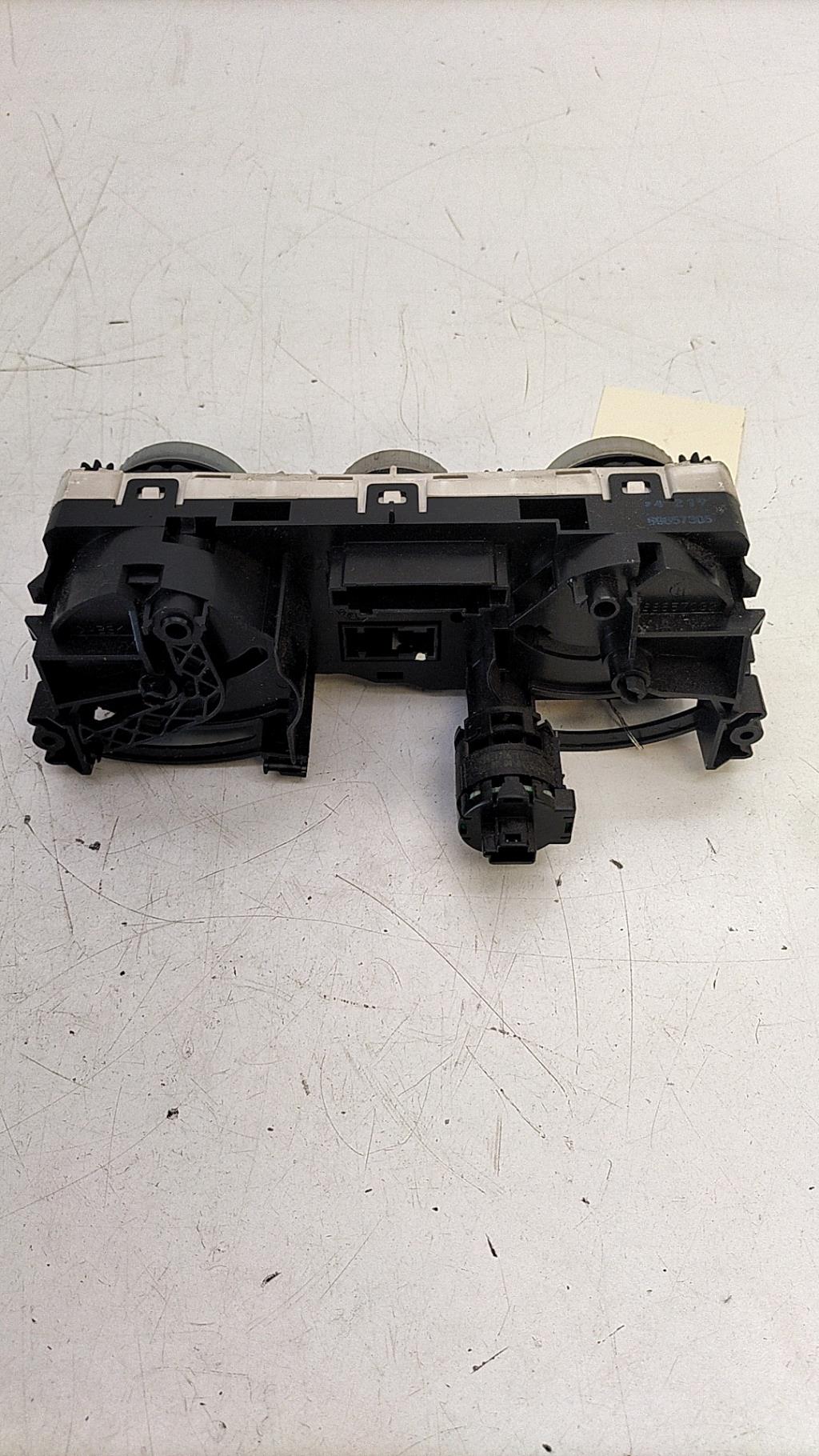 Commande chauffage MITSUBISHI COLT 6 PHASE 1 Diesel - 1