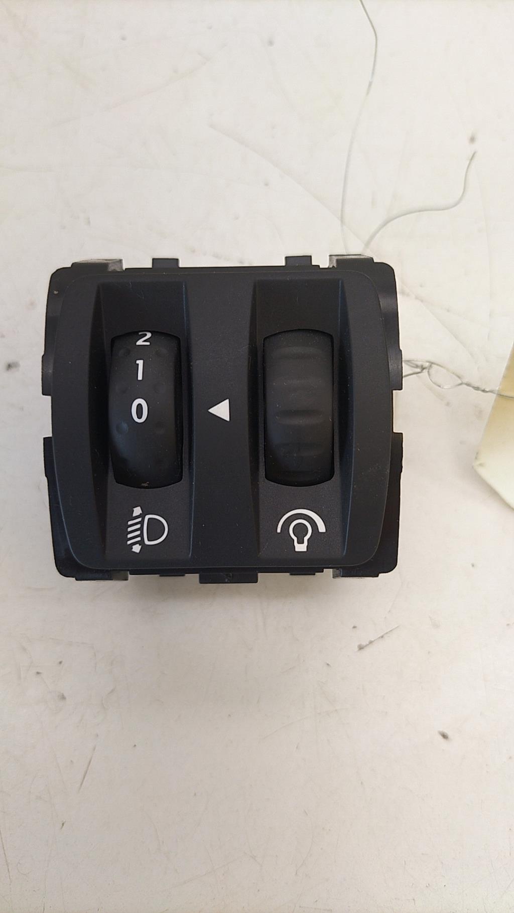Commande de reglage hauteur de phare RENAULT TWINGO 2 PHASE 2 Essence - 1