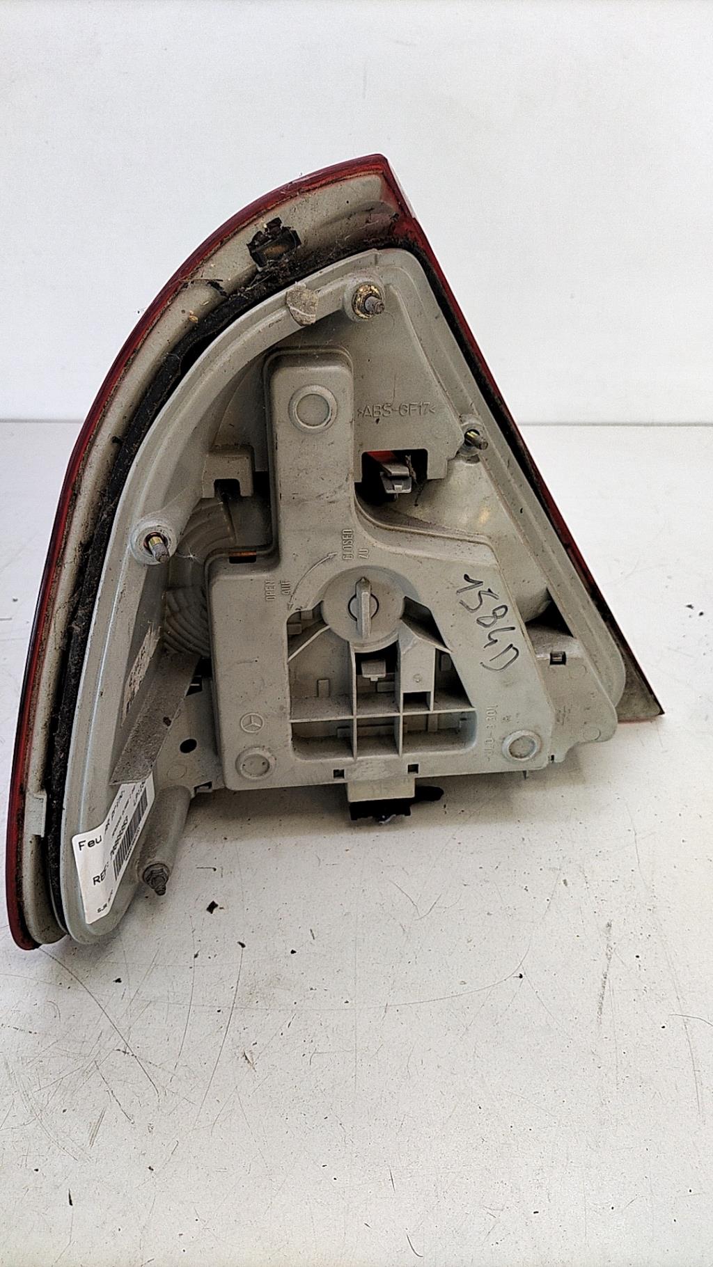 Fanale posteriore principale destro (luci) MERCEDES CLASSE C 202 PHASE 1 Diésel - 1