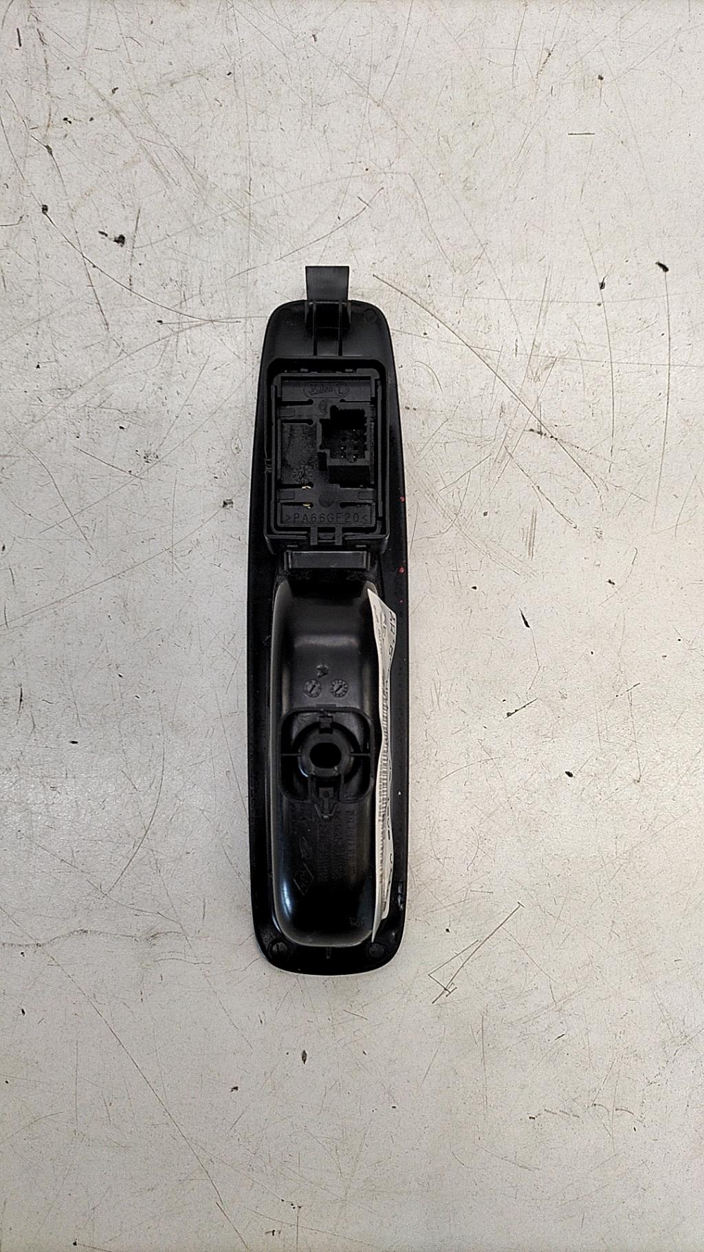 Interruttore lavacristalli posteriore destro RENAULT MEGANE 4 PHASE 1 Gasolina - 1