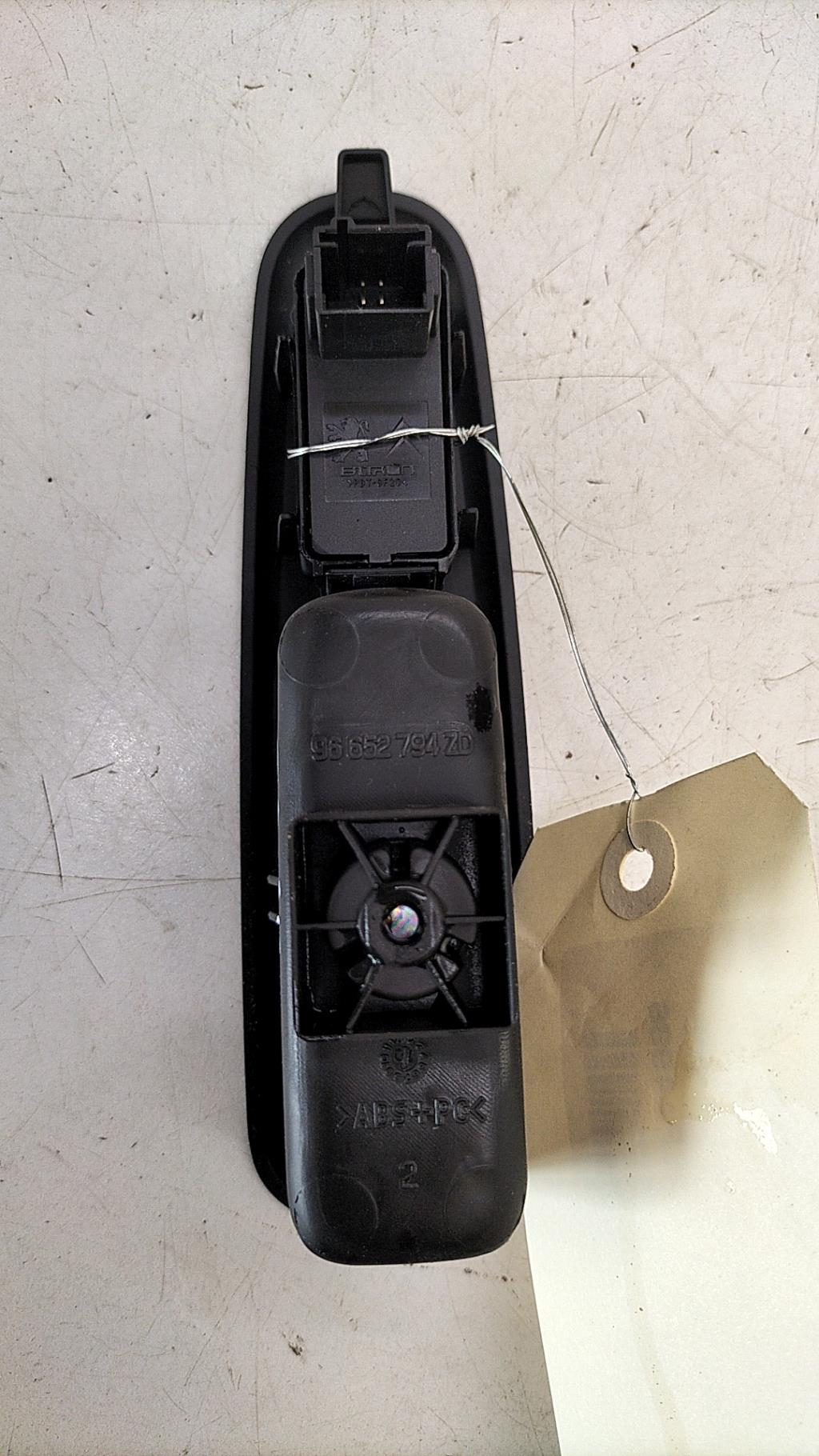 Interruttore lavacristalli posteriore destro PEUGEOT 3008 1 PHASE 1 Diésel - 1