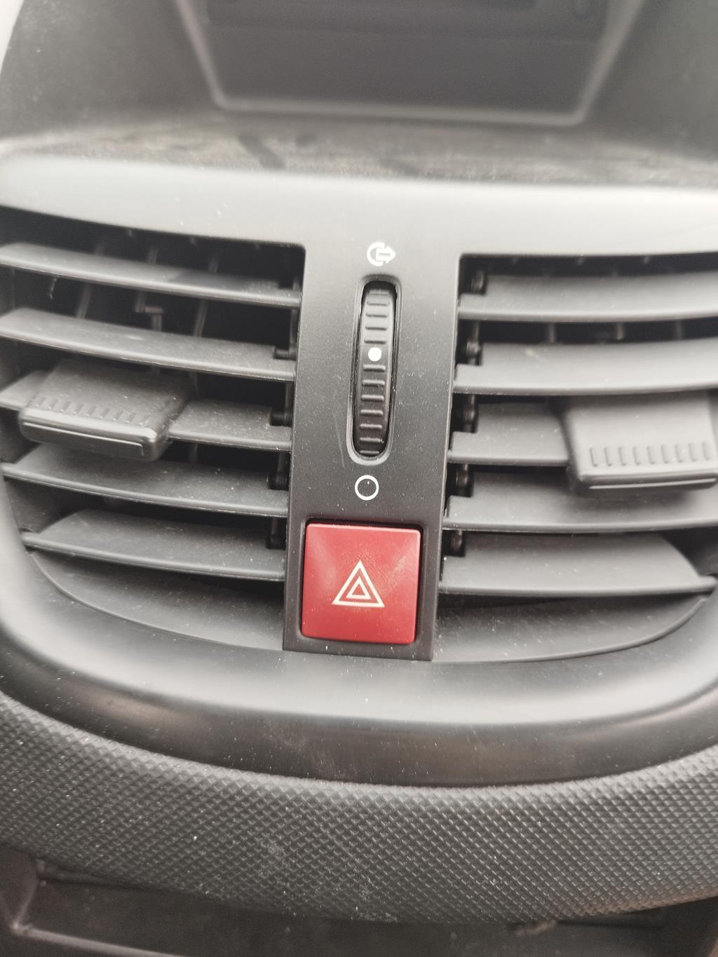 Bouton de warning PEUGEOT 206+ Essence - 1
