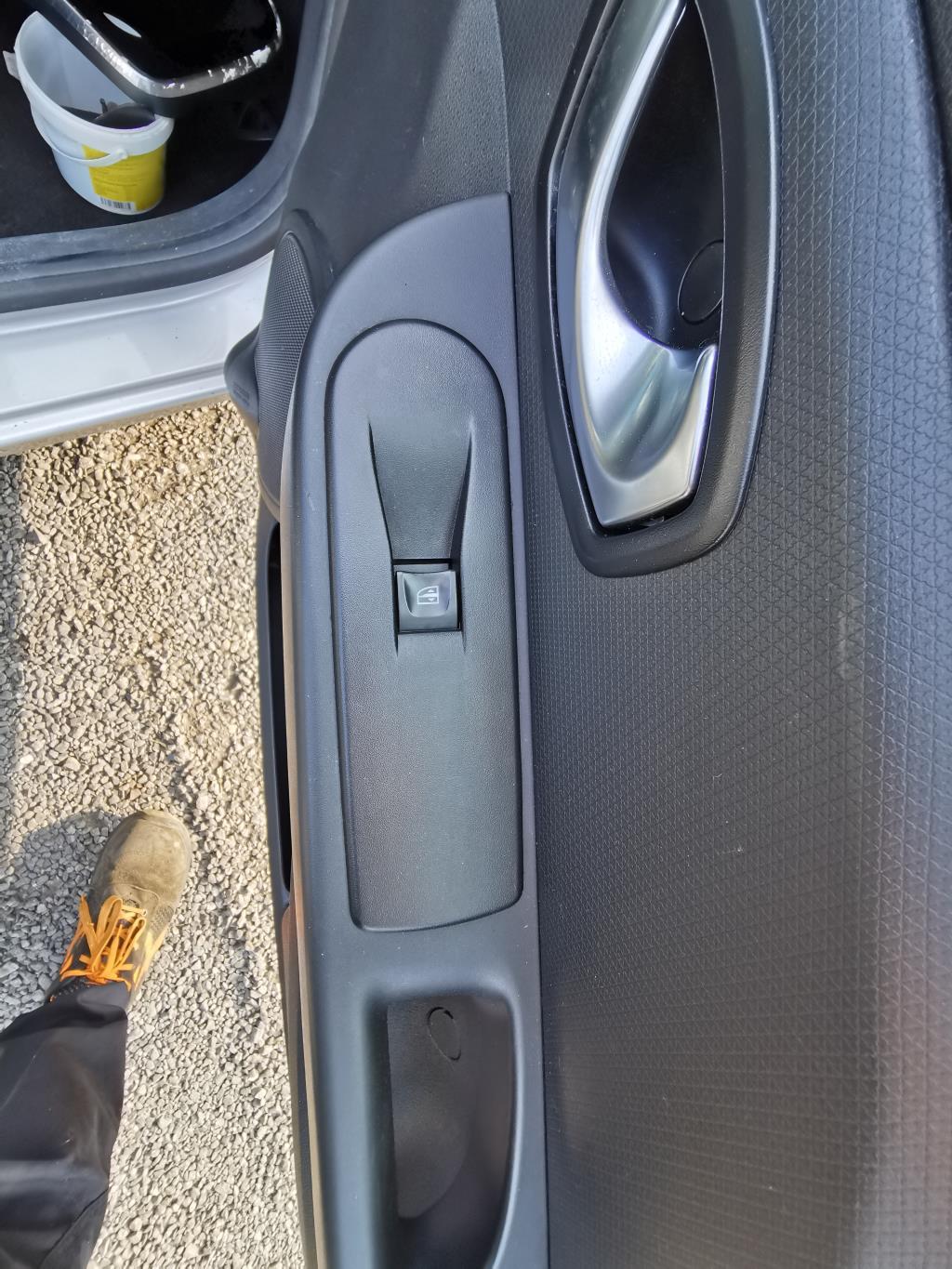 Interruttore lavacristalli anteriore destro RENAULT CLIO 4 PHASE 1 BREAK Diésel - 1