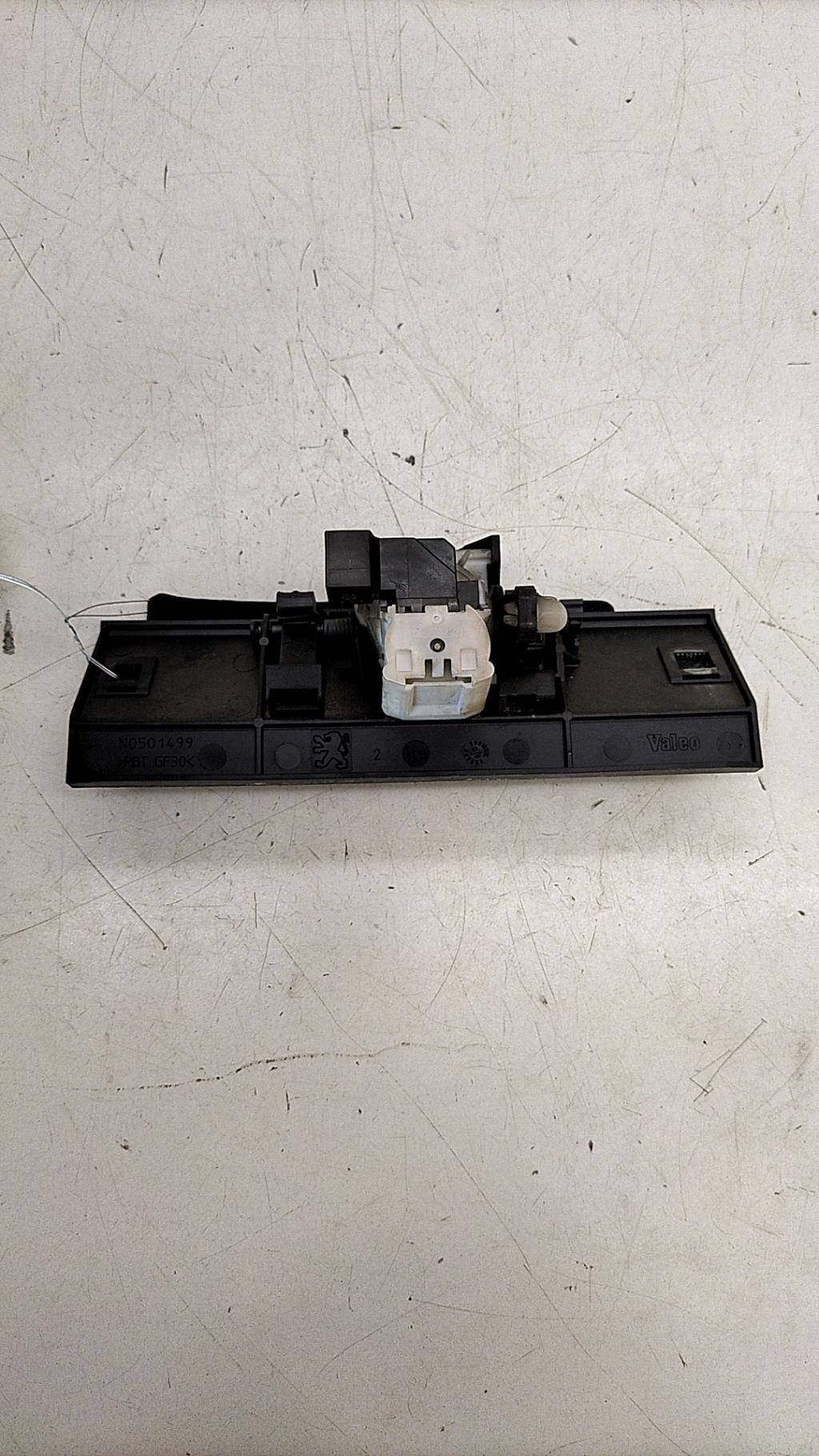 Bouton de coffre PEUGEOT 206+ Diesel - 1