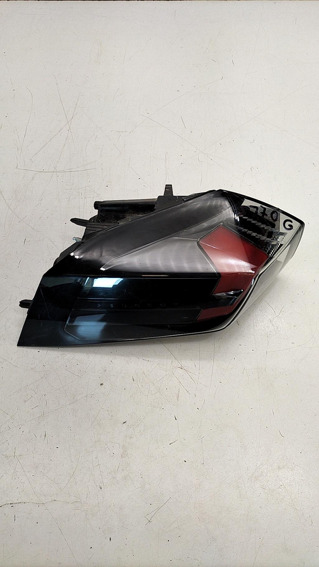 Fanale posteriore principale sinistro (luci) PEUGEOT 2008 2 Diésel - 1