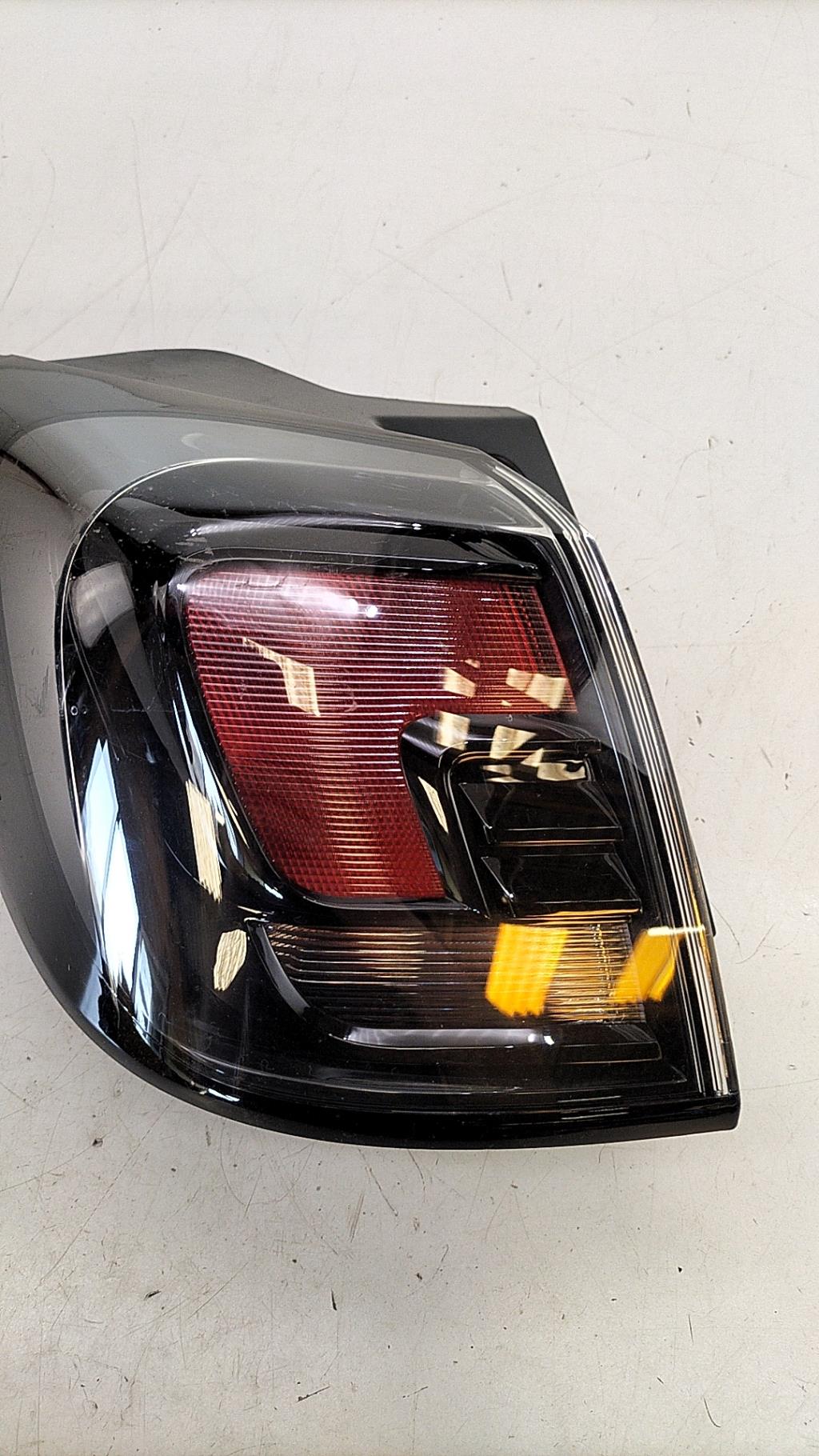 Fanale posteriore principale sinistro (luci) OPEL CROSSLAND X PHASE 1 Diésel - 1