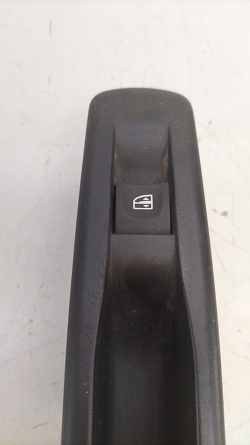 Interruttore lavacristalli posteriore sinistro RENAULT LAGUNA 3 PHASE 1 Diésel - 1