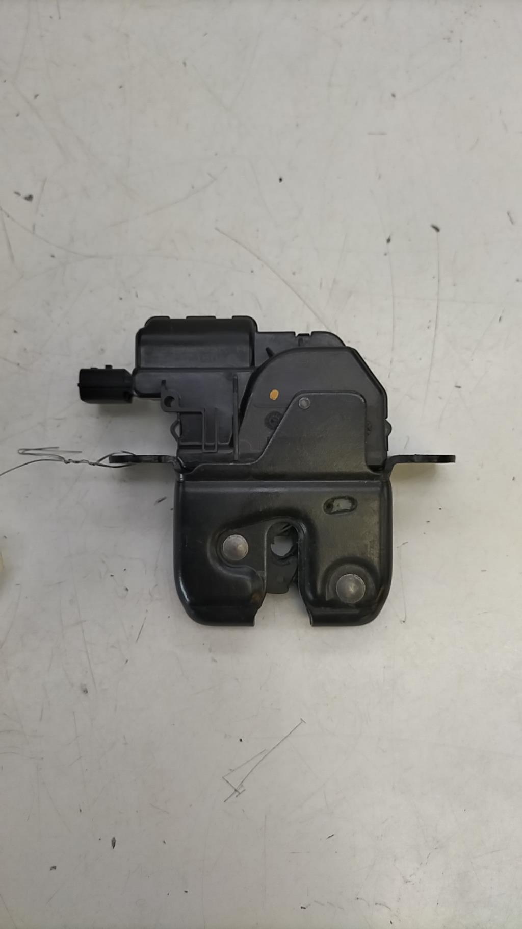 Bouton de coffre RENAULT SCENIC 3 PHASE 1 Diesel - 1