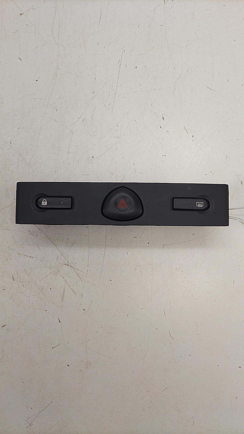 Bouton de warning RENAULT CLIO 2 PHASE 2 Diesel - 1