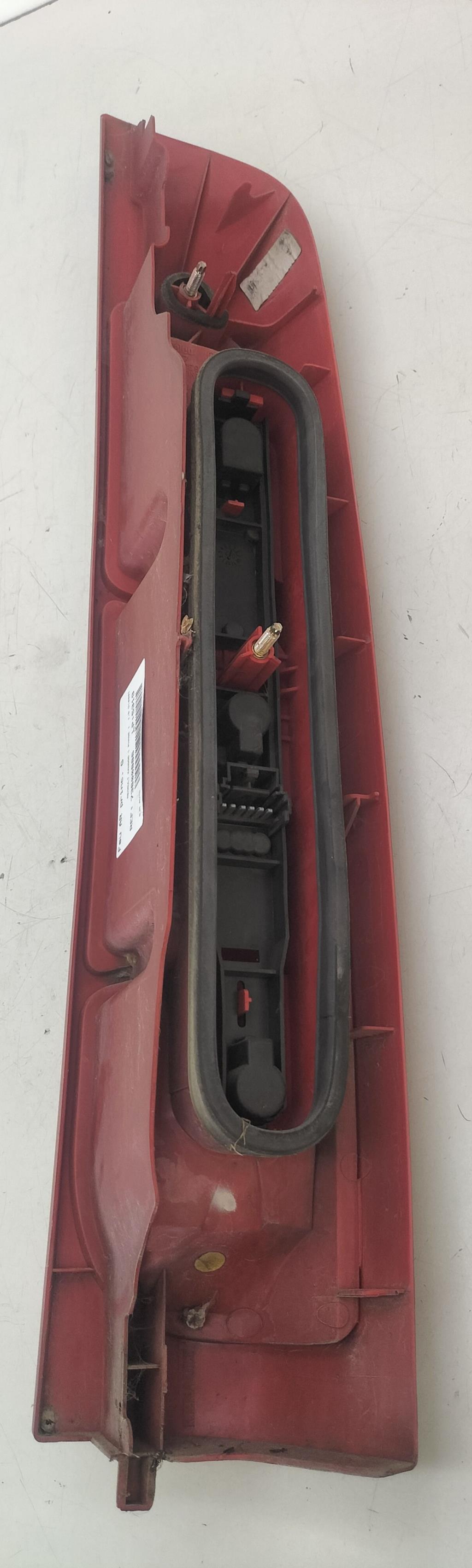 Fanale posteriore principale sinistro (luci) RENAULT KANGOO 1 PHASE 1 Diésel - 1