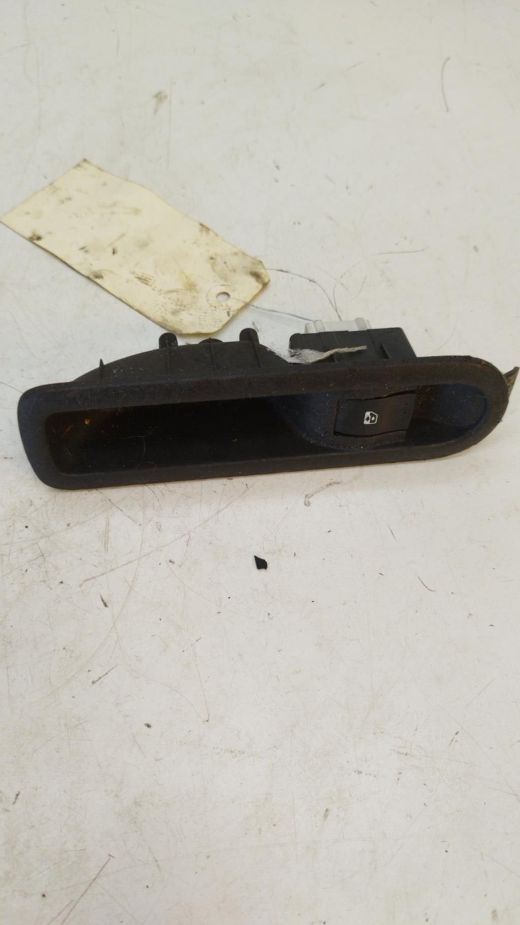 Interruttore lavacristalli posteriore sinistro RENAULT MEGANE 2 PHASE 1 BREAK Diésel - 1