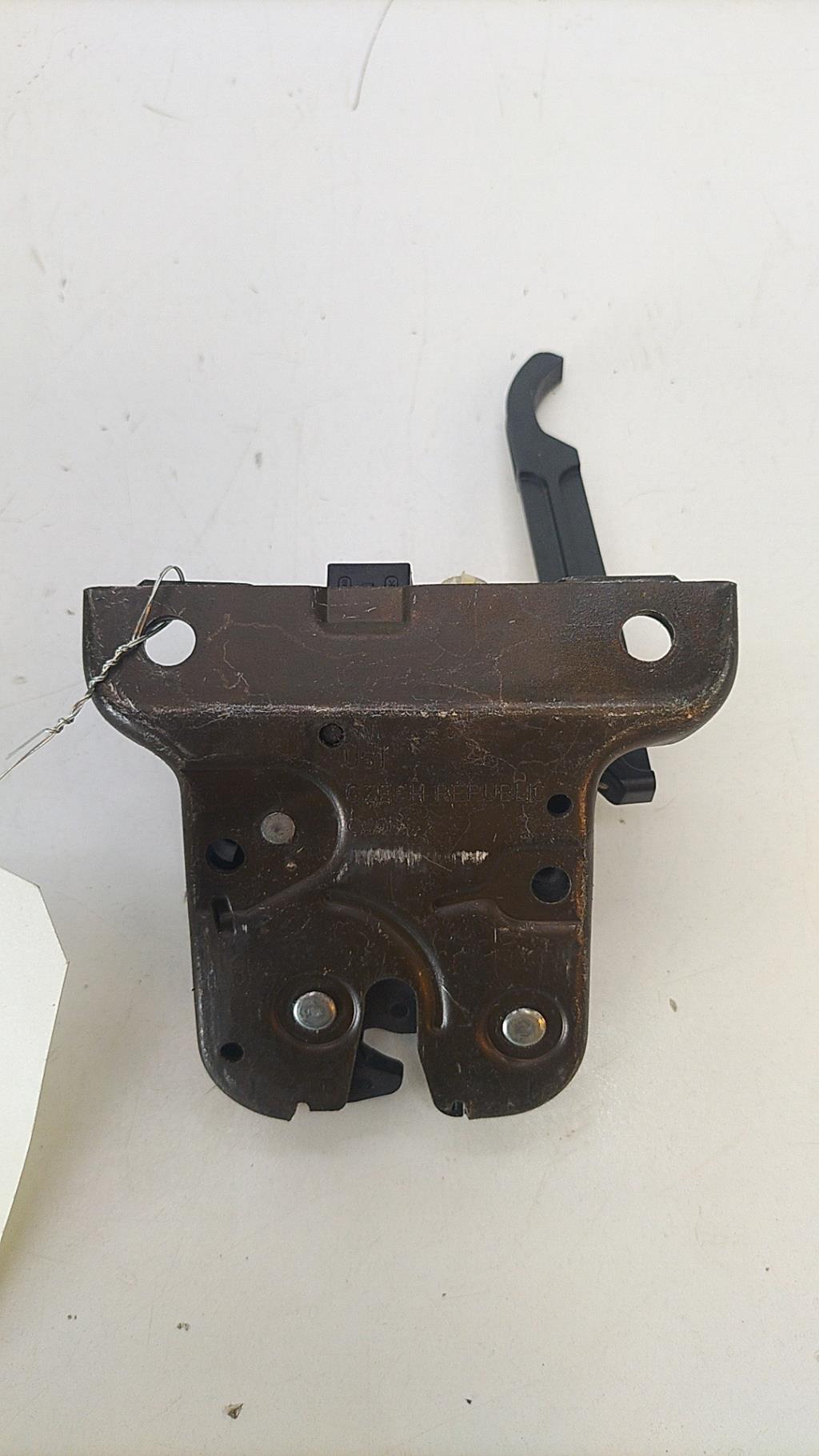 Serrure de coffre AUDI A3 2 PHASE 1 Essence - 1