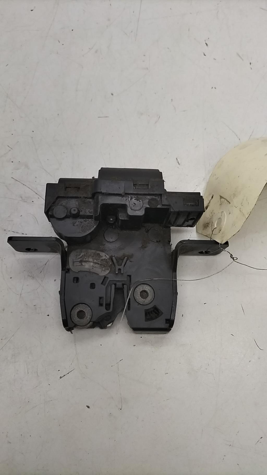 Serrure de hayon RENAULT CLIO 3 PHASE 2 Diesel - 1