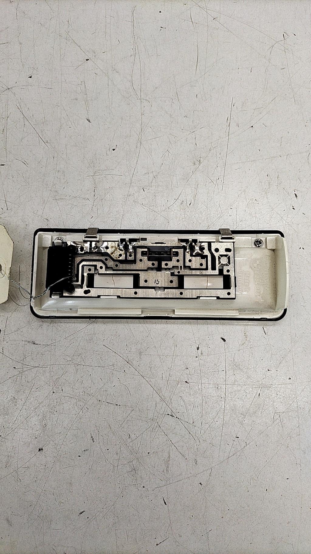 Eclairage de plafonnier BMW SERIE 3 E46 PHASE 2 Diesel - 1