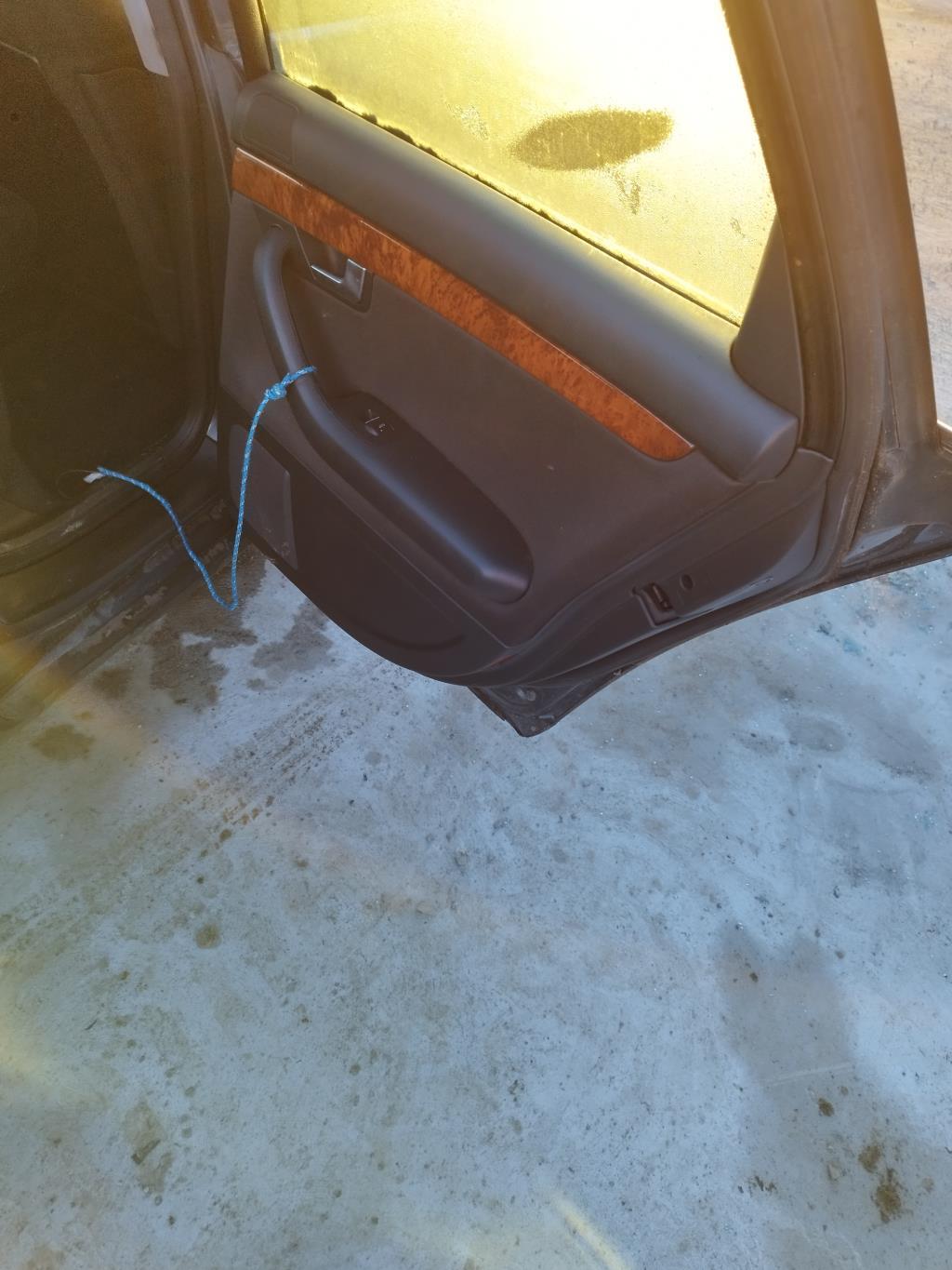 Serrure arriere droit AUDI A4 2 PHASE 1 Essence - 1