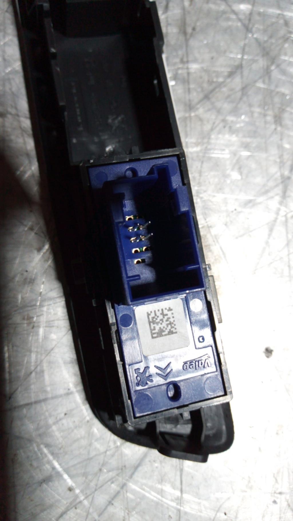 Bouton/Interrupteur PEUGEOT 208 1 PHASE 1 Diesel - 1