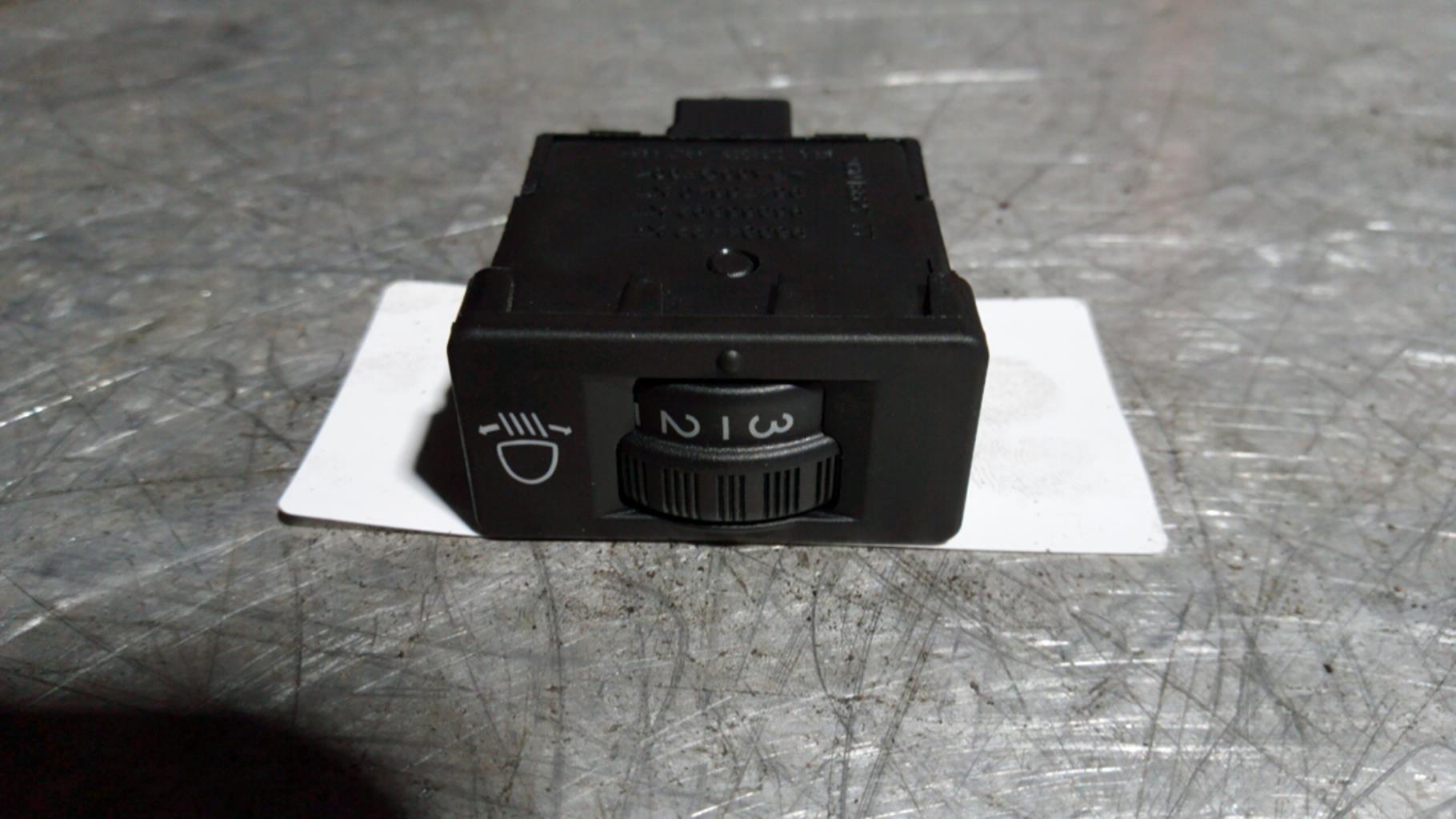 Bouton/Interrupteur PEUGEOT 208 1 PHASE 1 Diesel - 1
