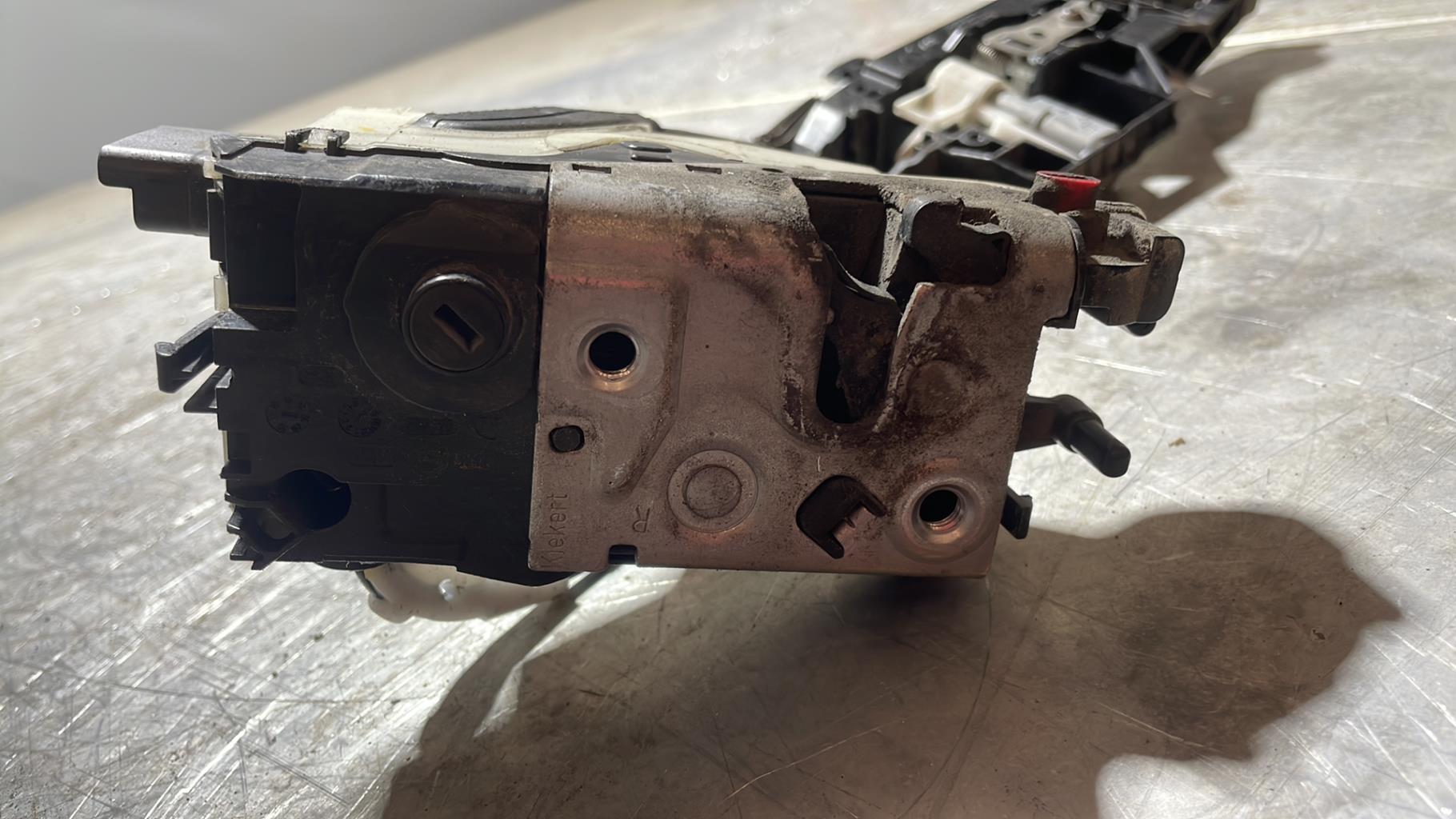 Serrure arriere droit RENAULT SCENIC 2 PHASE 1 Essence - 1