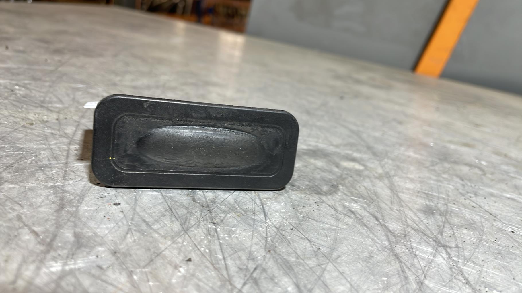 Bouton de coffre RENAULT CAPTUR 1  - 1