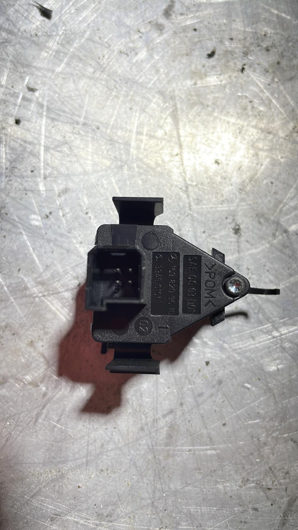 Bouton de warning MERCEDES CLASSE B 245 PHASE 2 Diesel - 1