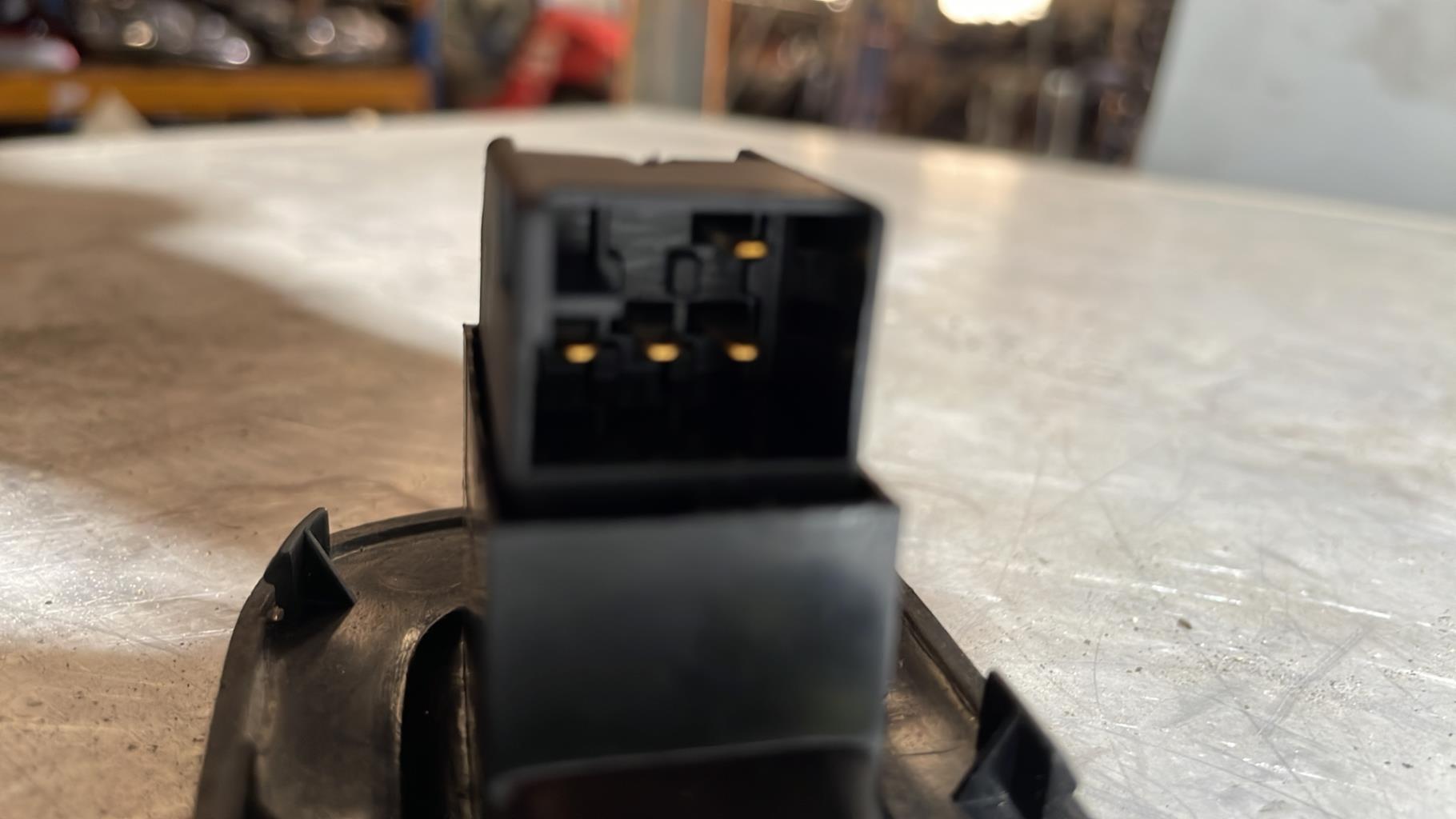 Interrupteur de leve vitre SEAT LEON 1 Essence - 1