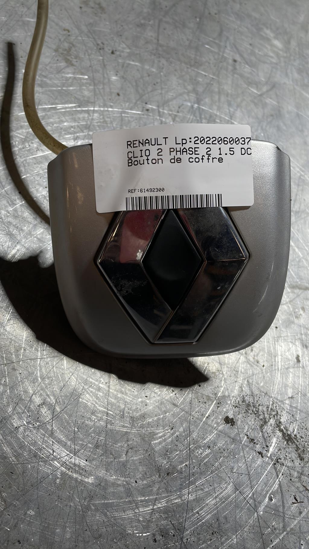 Bouton de coffre RENAULT CLIO 2 PHASE 2  - 1