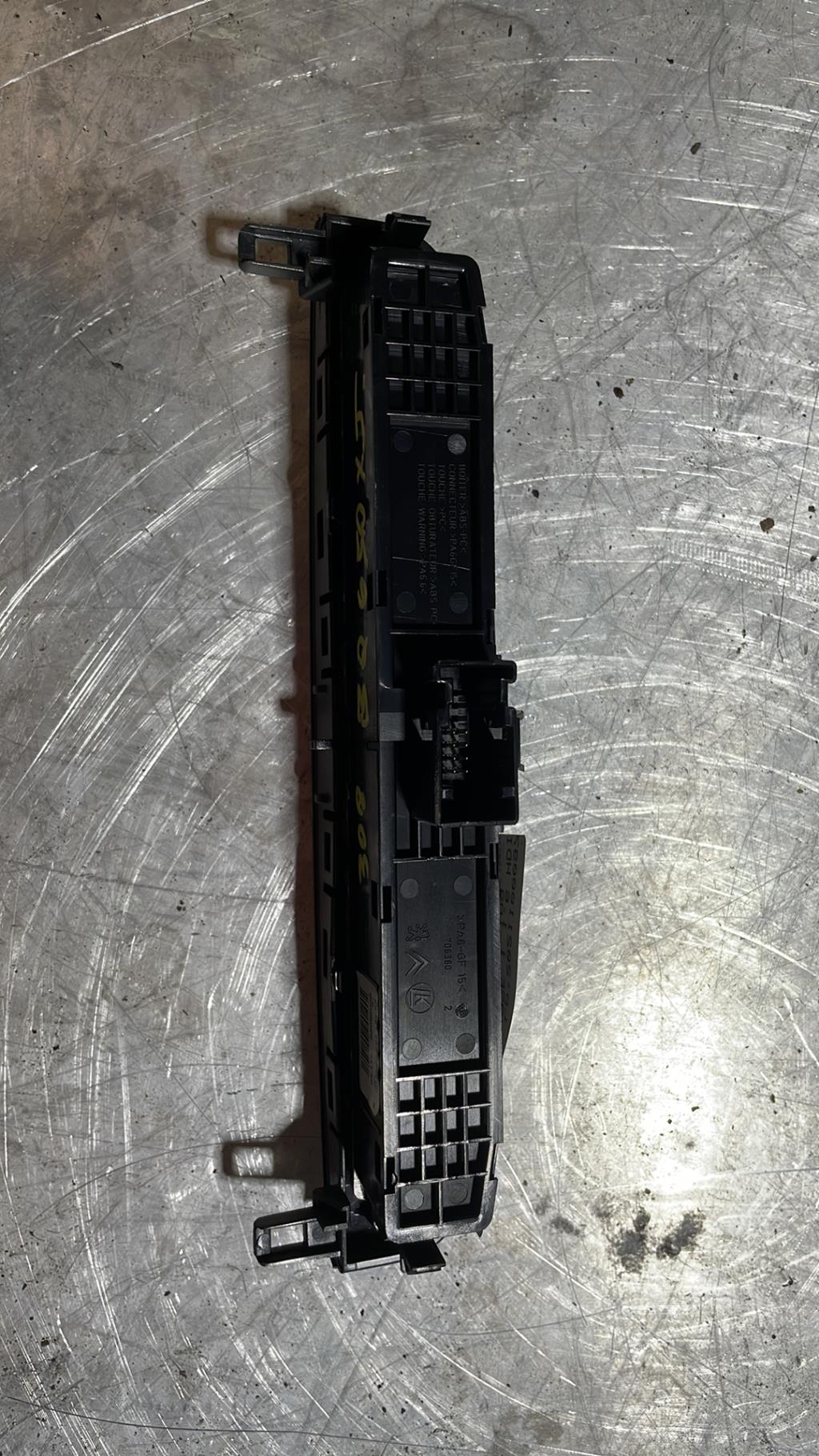 Bouton de warning PEUGEOT 308 1 PHASE 1 Diesel - 1