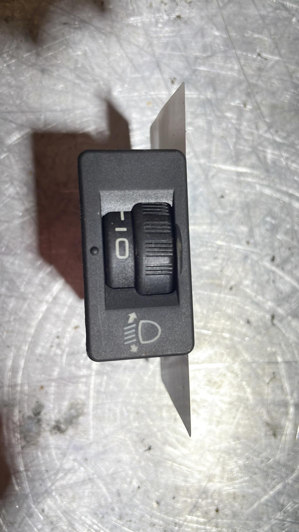 Commande de reglage hauteur de phare PEUGEOT 308 1 PHASE 1 Diesel - 1