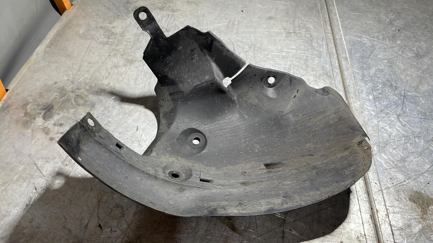 Pare boue avant droit RENAULT CLIO 3 PHASE 2  - 1