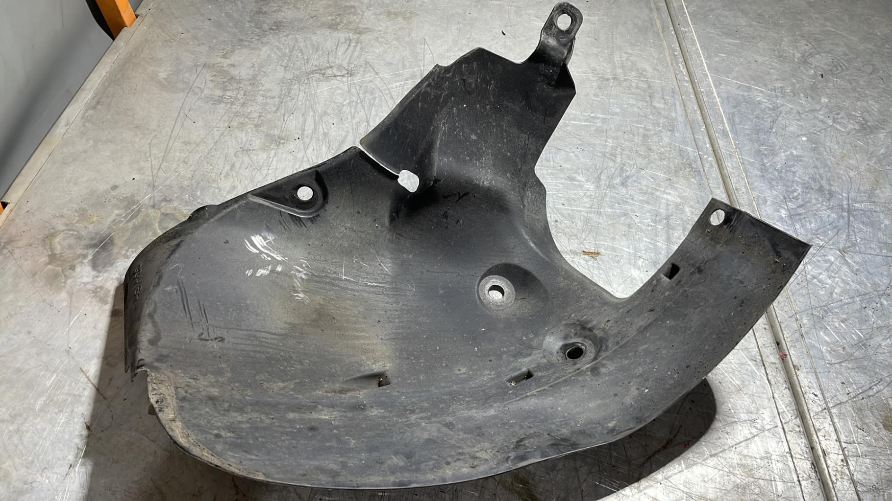 Pare boue avant gauche RENAULT CLIO 3 PHASE 2  - 1